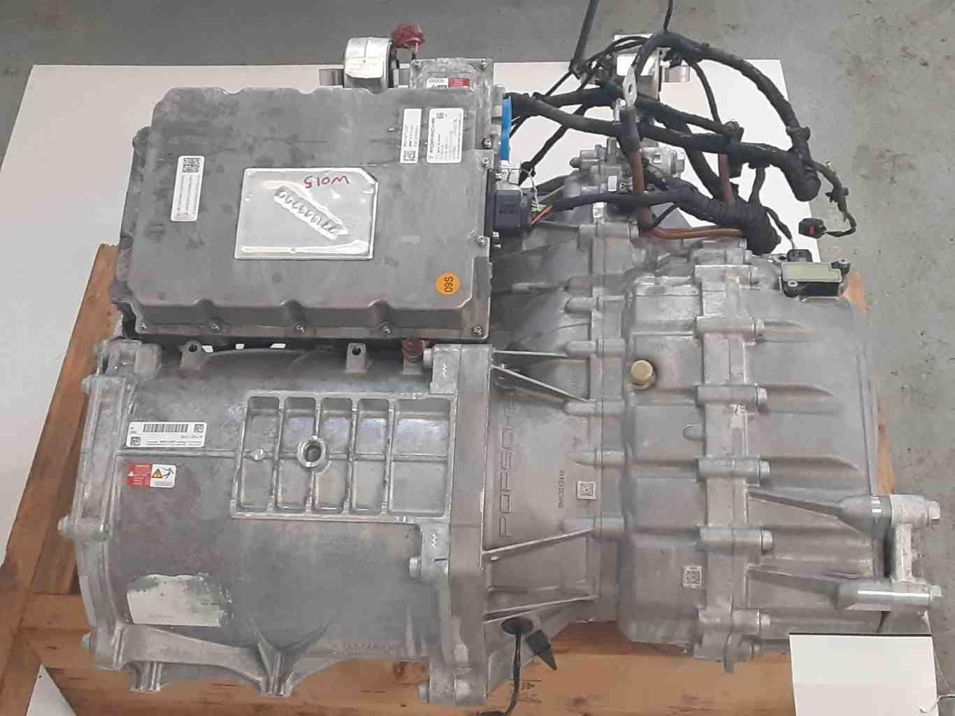 2020 PORSCHE TAYCAN 4S Engine Rear motor drive unit 10k km's! 9J1901153B