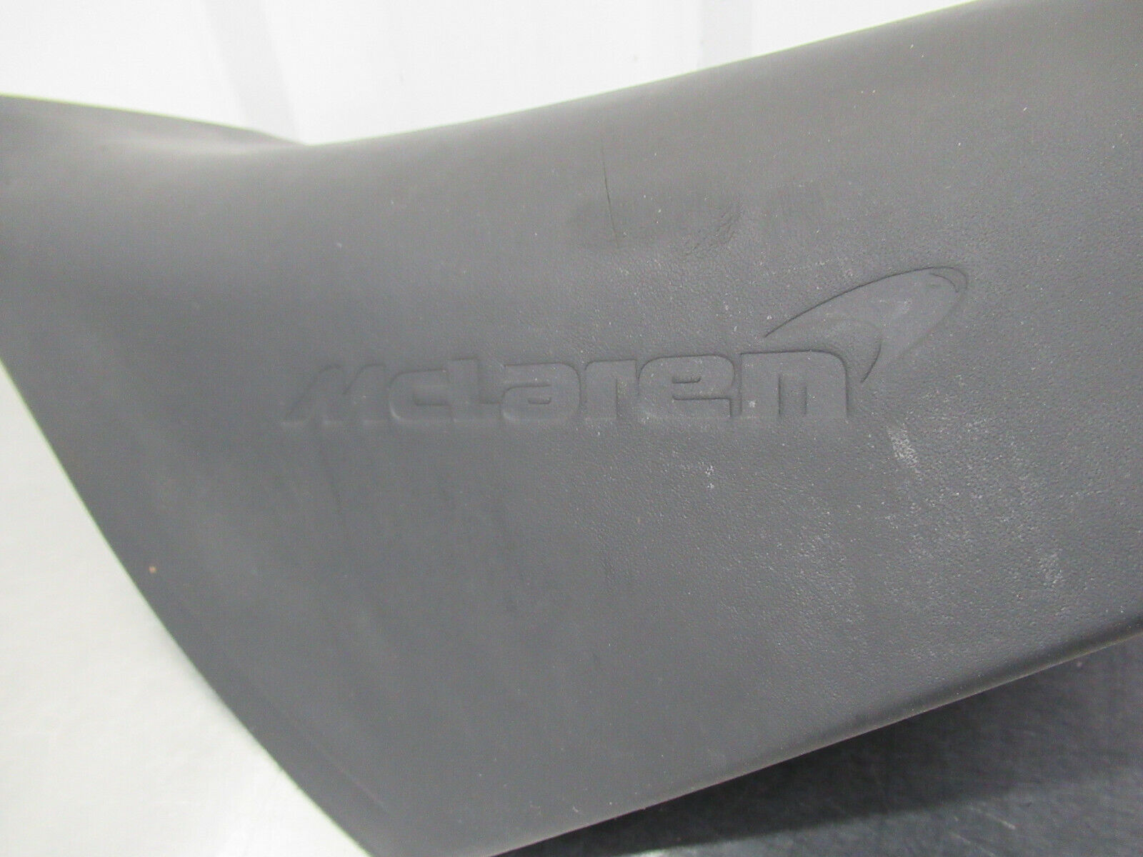 T020 2016 16 MCLAREN 570S LH LEFT DOOR SILL TRIM PANEL COVER DAMAGED 13N0150CP