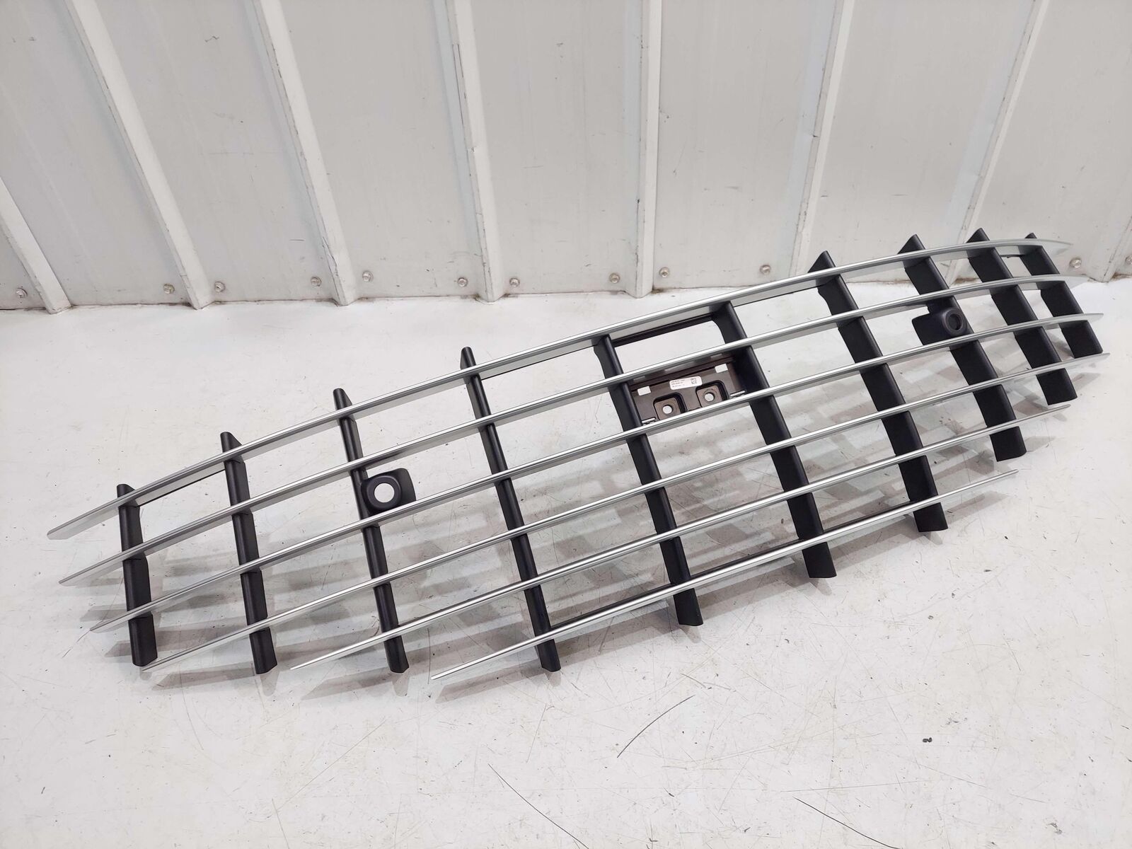 2024 ASTON MARTIN DB12 VOLANTE GRILL GRILLE UPPER RY53-8A100-AB *SMALL DENTS*