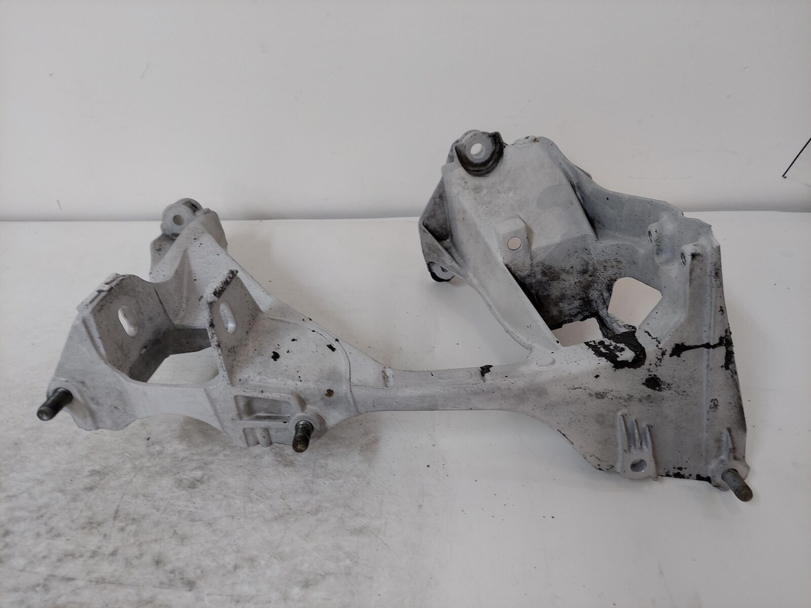 14-19 PORSCHE CAYMAN 718 REAR LEFT SUB FRAME CROSSMEMBER SIDE END SECTION