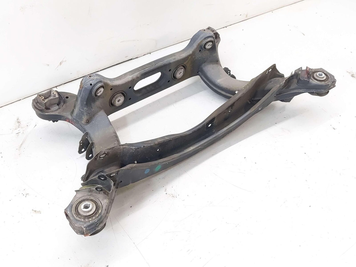 14 MERCEDES CLS REAR SUB FRAME CROSSMEMBER CRADLE 2313502101 2313509800