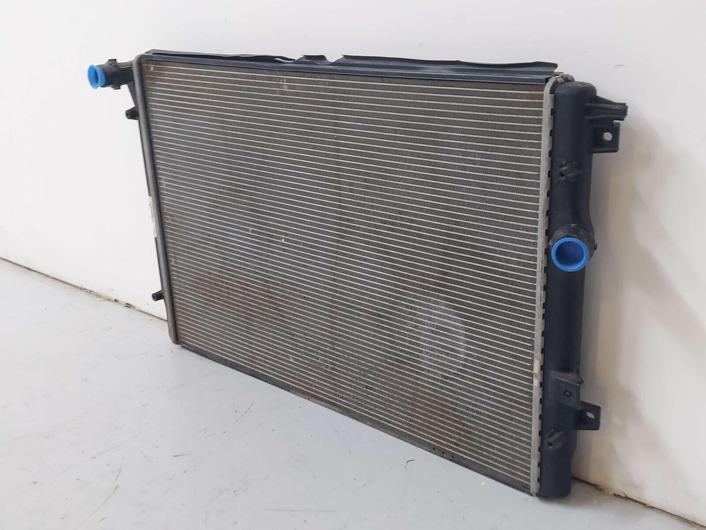 09-18 VW TIGUAN Radiator 5N0121253L 87K KM's