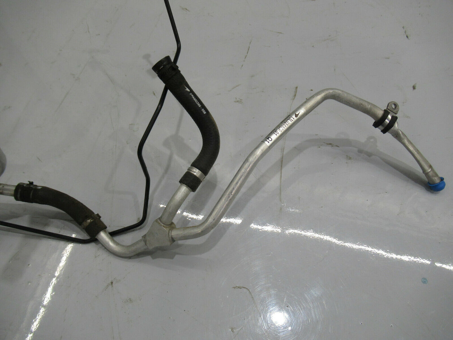 T020 2016 16 MCLAREN 570S RH RIGHT UNDER BODY COOLING LINES BRAKE LINE