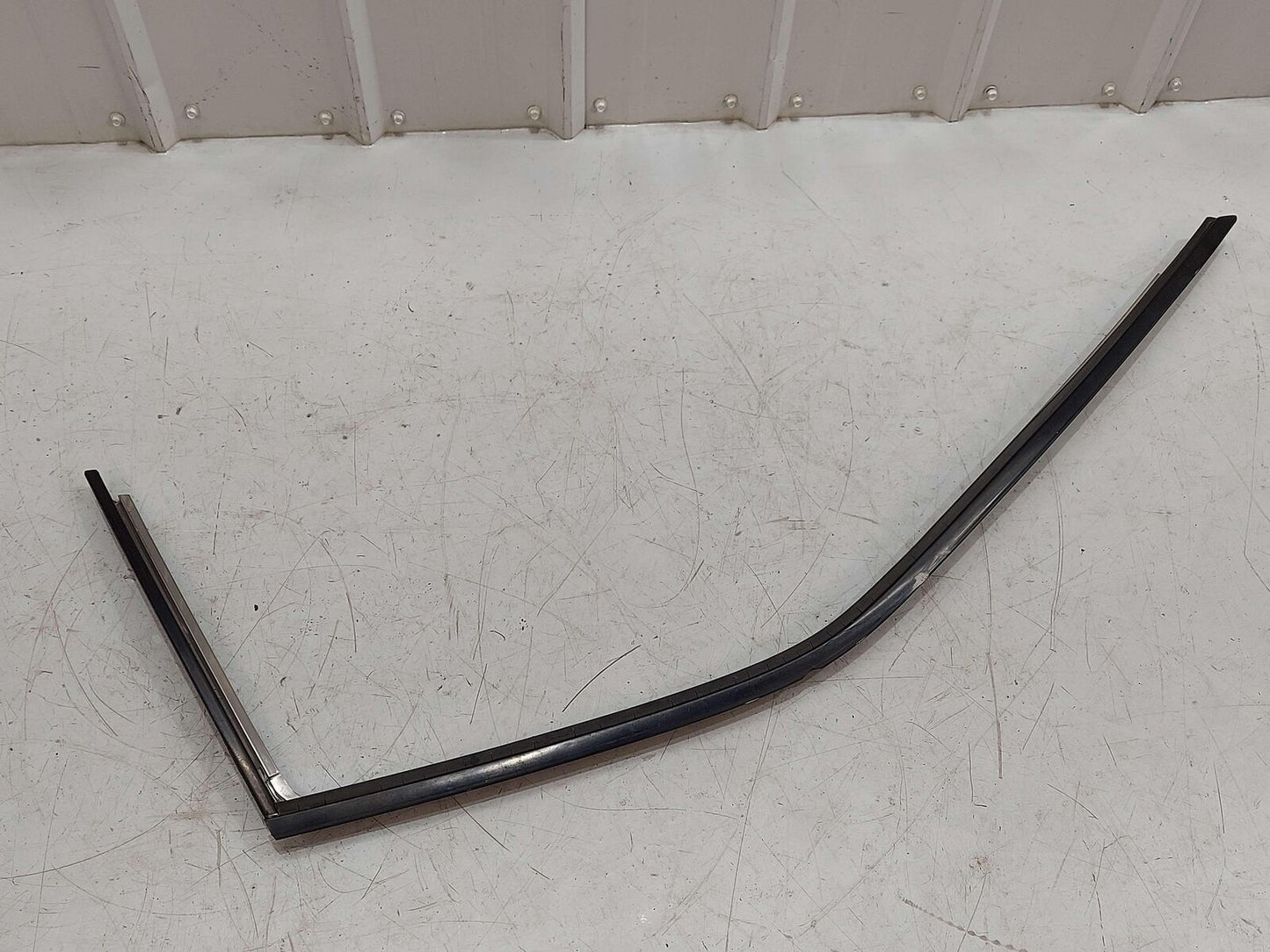 1991 Nissan Skyline R32 LH Left Door Upper Weather Stripping Opening Trim *Chip*