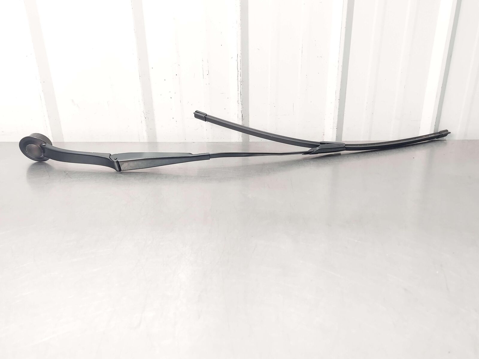 2024 ASTON MARTIN DB12 VOLANTE RIGHT WIPER ARM RY53-17526-AA 97036203