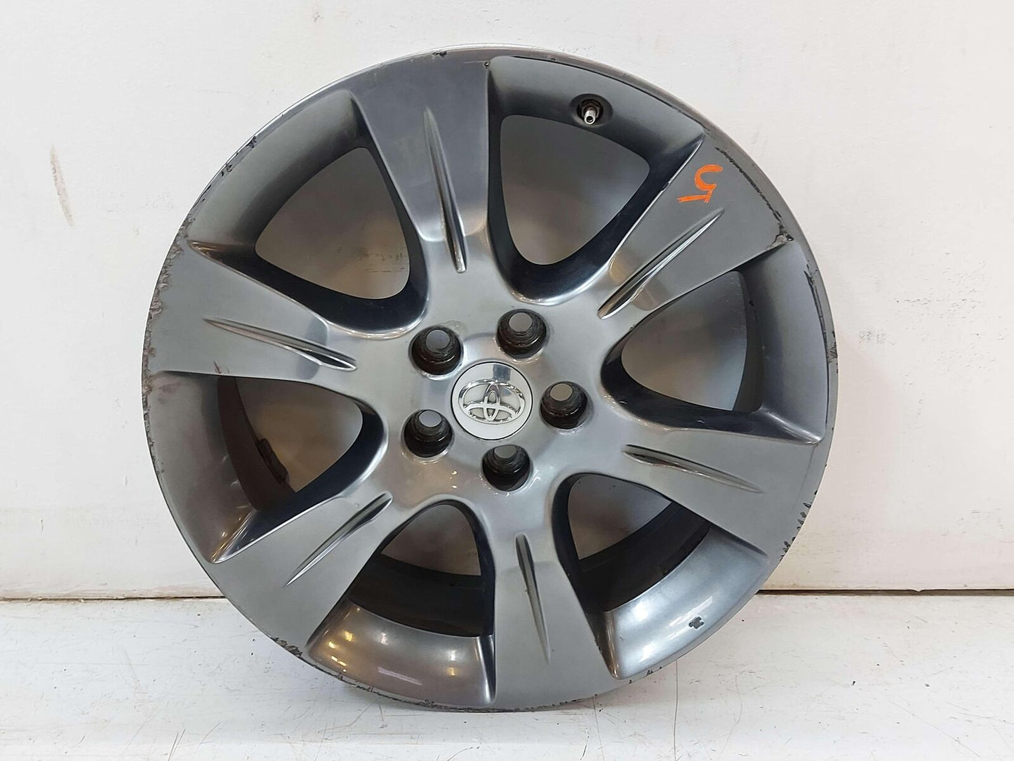 11-20 TOYOTA SIENNA SE WHEEL RIM DARK GUNMETAL GREY 6 SPOKE 19X7 4261A08010