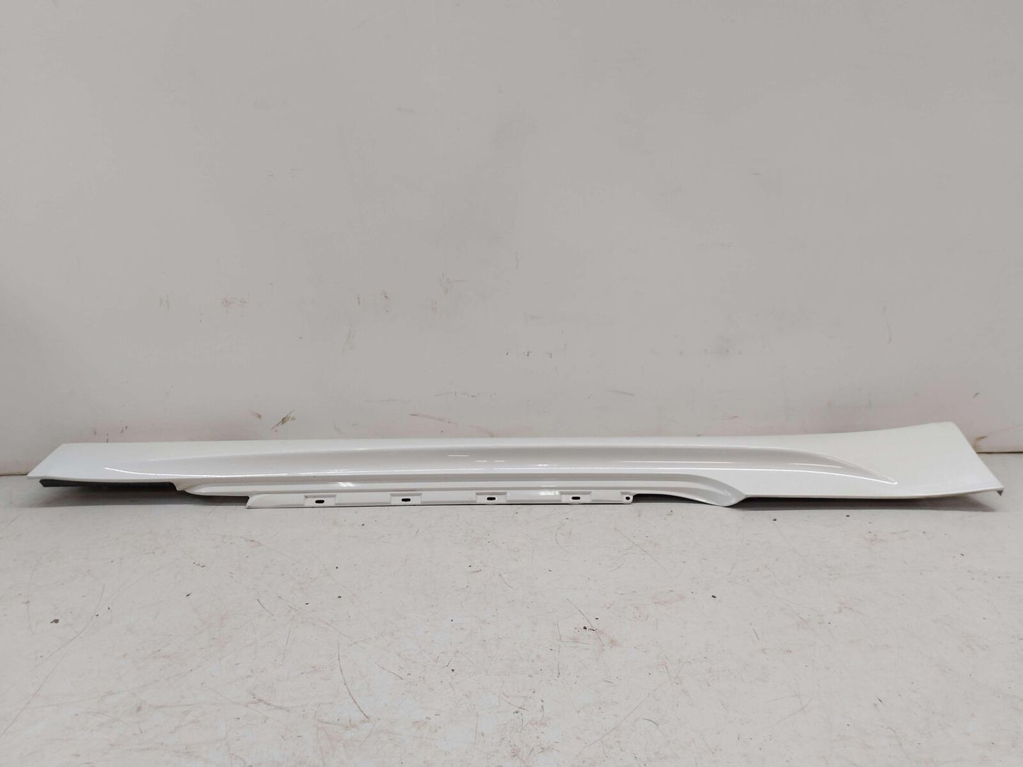 06-10 BMW M6 E63 RIGHT ROCKER PANEL SIDE SKIRT MOULDING ALPINE WHITE