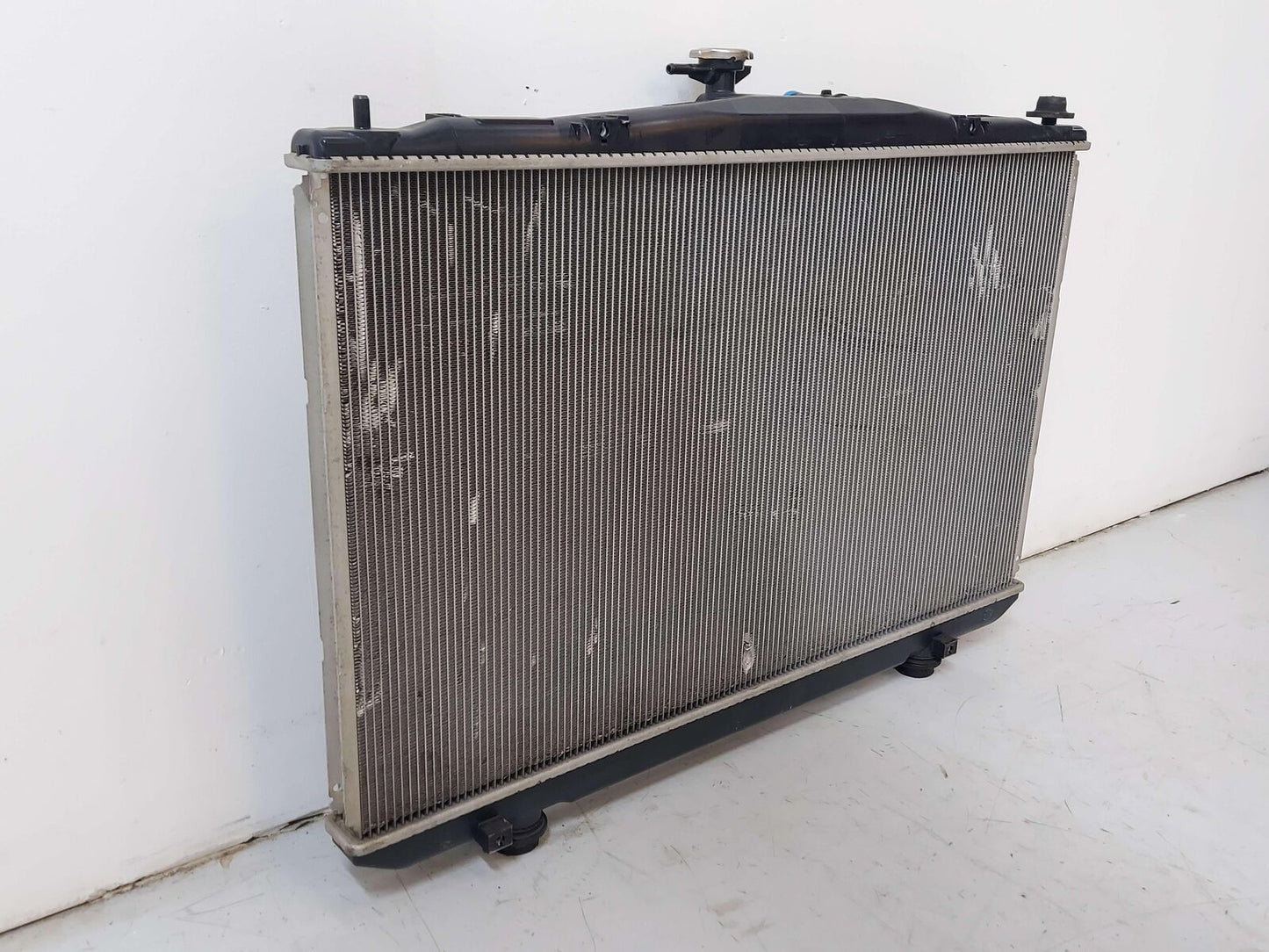 10-12 LEXUS RX450 HYBRID COOLANT RADIATOR 1604131630 *FINS BENT*