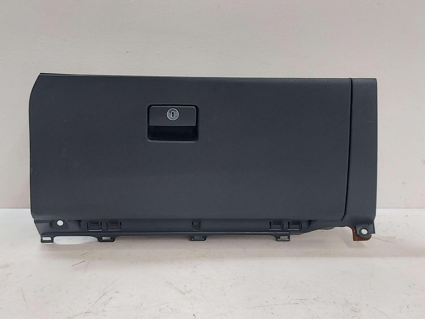 14-19 TOYOTA HIGHLANDER DASH GLOVE BOX BLACK FB20 55303-0E051 *MINOR SCRATCHES*