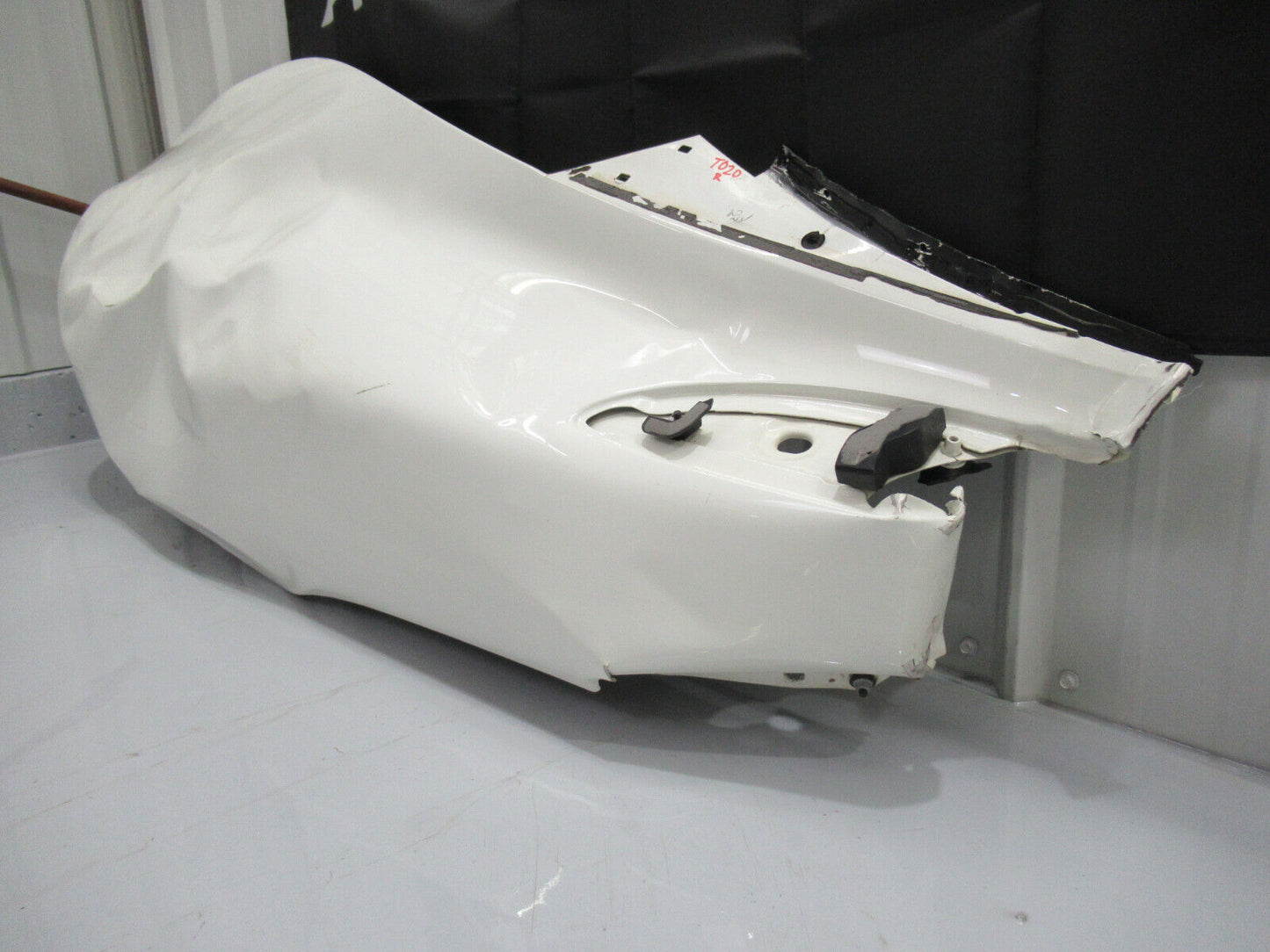 T020 2016 16 MCLAREN 570S RH RIGHT UPPER QUARTER PANEL REAR FENDER DAMAGED