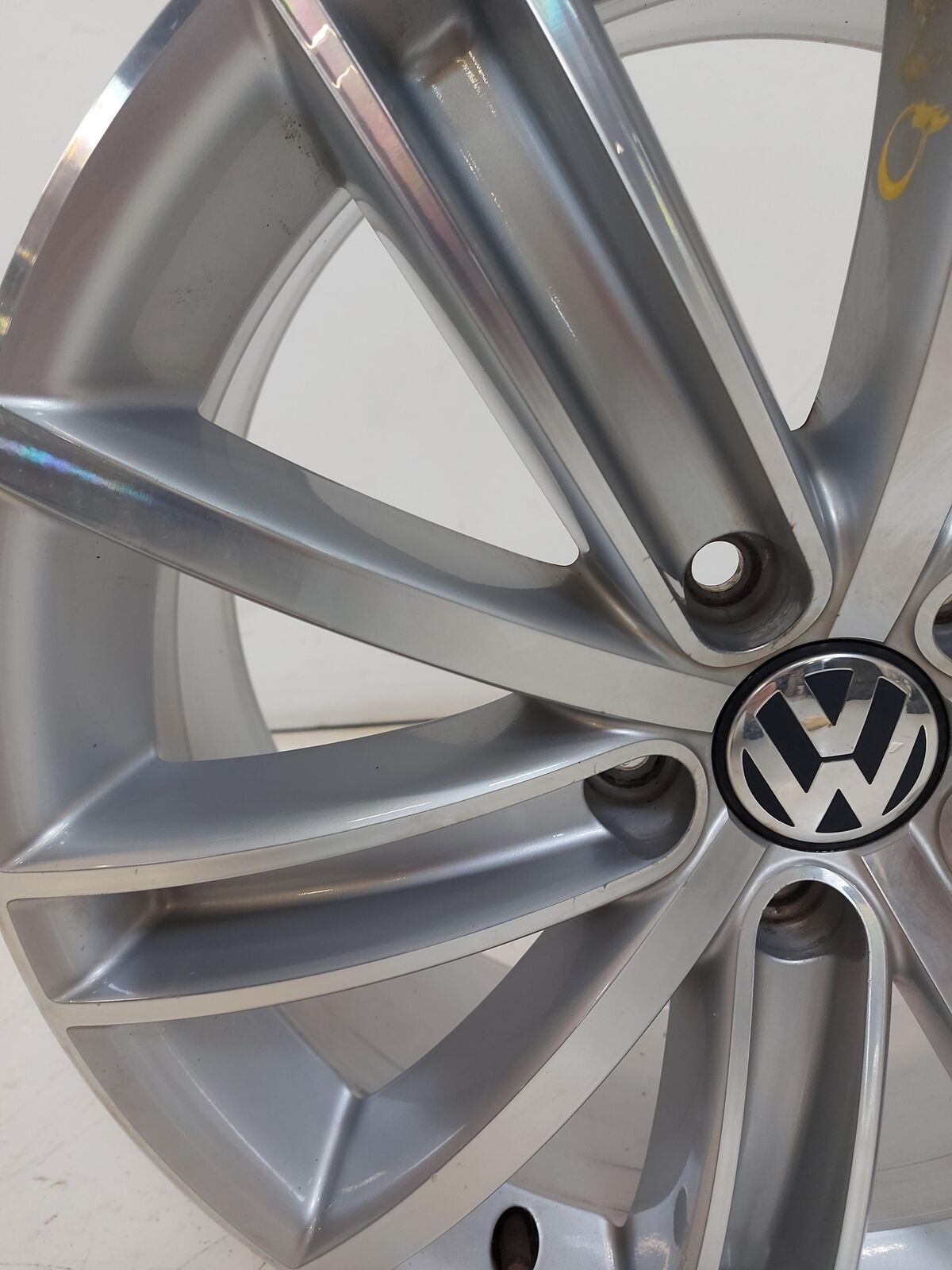 17 VW TIGUAN ALLOY WHEEL SILVER 18x7" 5N0601025AF