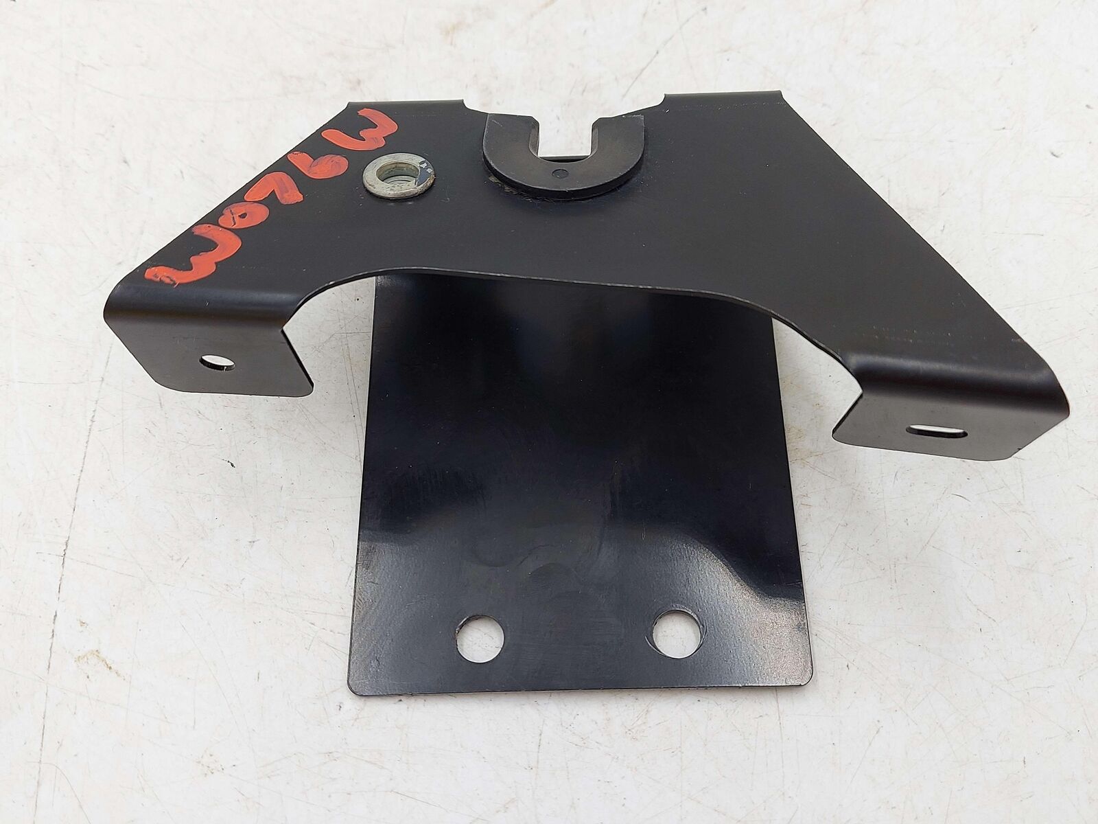 2018 Mclaren 570s Bulkhead Mount Bracket 13A6675CP