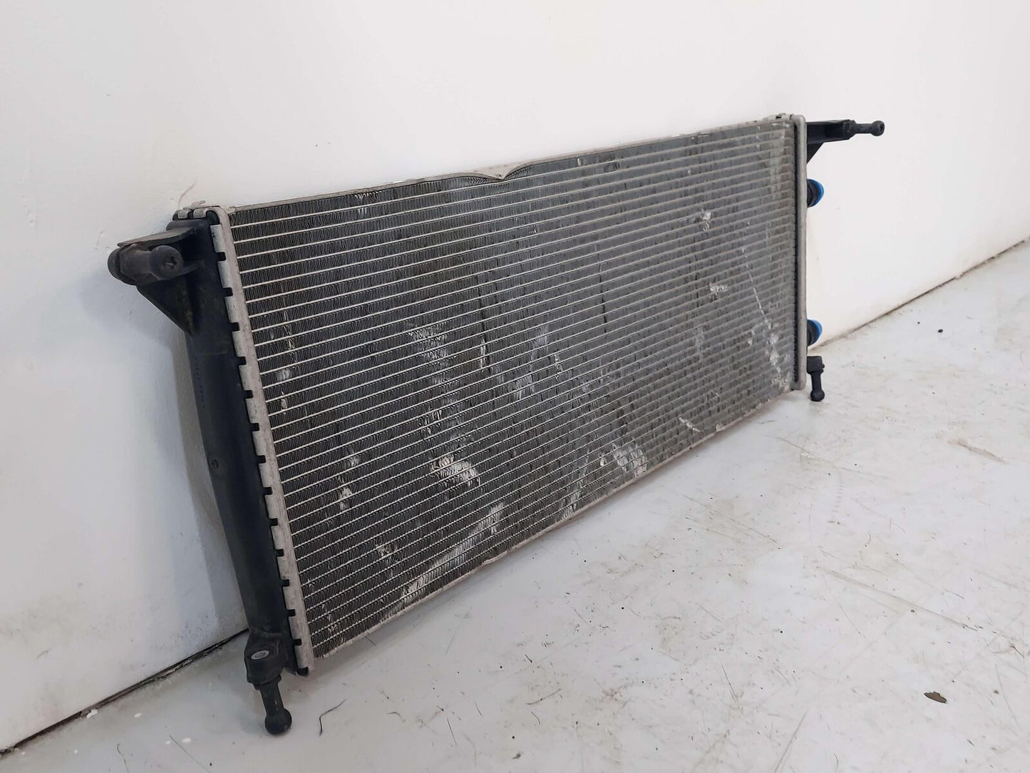 12-15 MERCEDES ML63 AMG W166 CENTER AUXILLARY RADIATOR A0995001403 *FINS BENT*