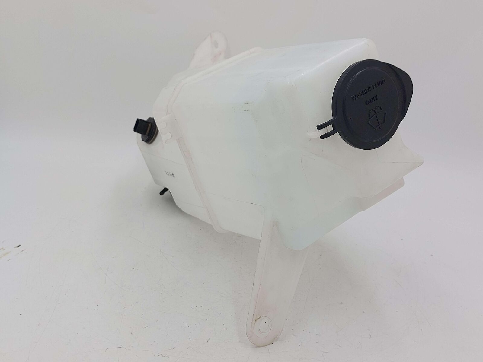 07-21 TOYOTA TUNDRA Washer Bottle AW060851-235