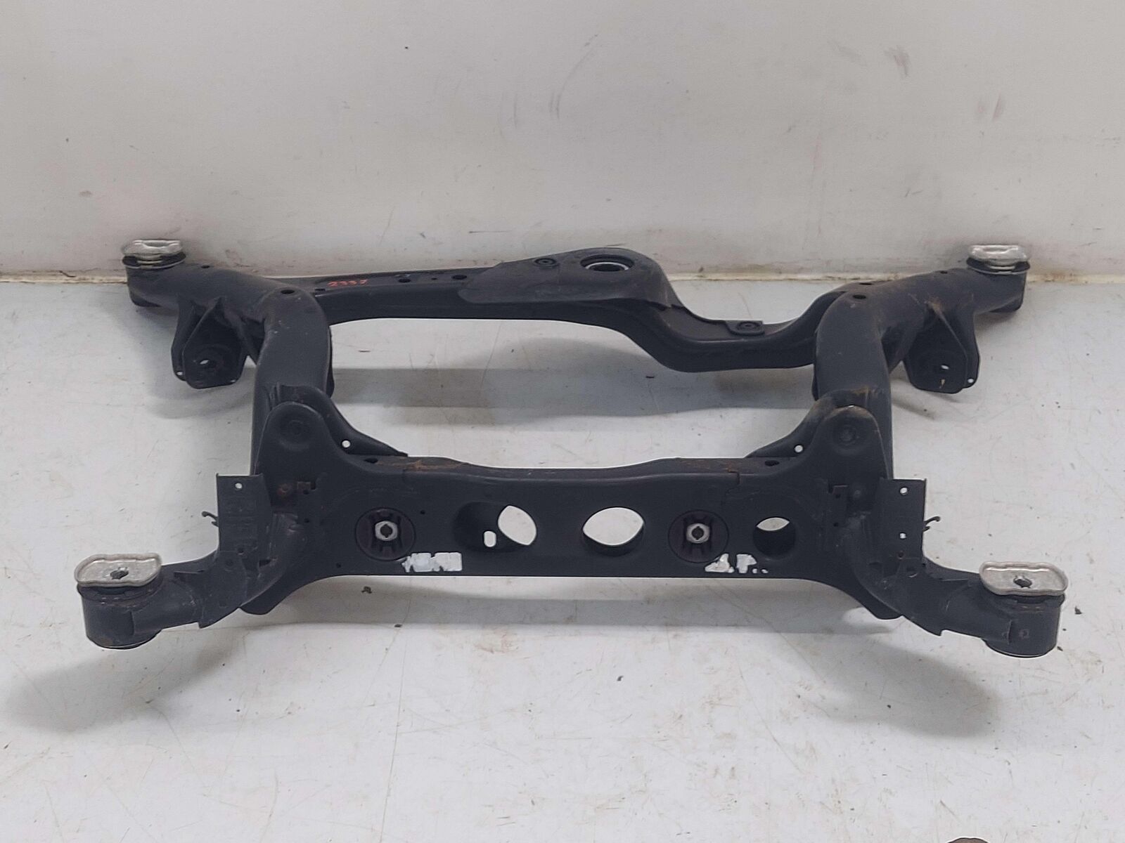 15-18 PORSCHE MACAN S 95B REAR SUB FRAME CROSSMEMBER CRADLE 95B505235D