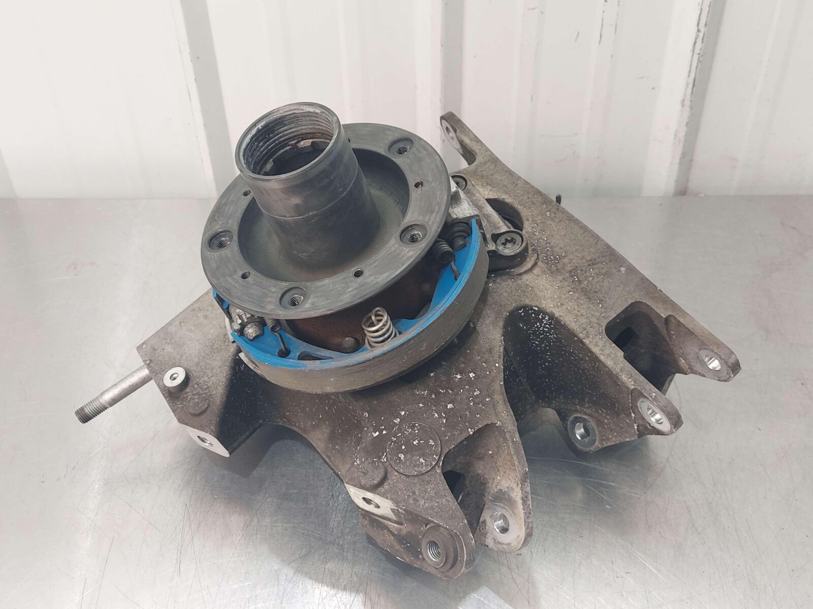 14-16 PORSCHE 911 991 GT3 3.8L REAR LEFT SPINDLE KNUCKLE HUB *NOTE