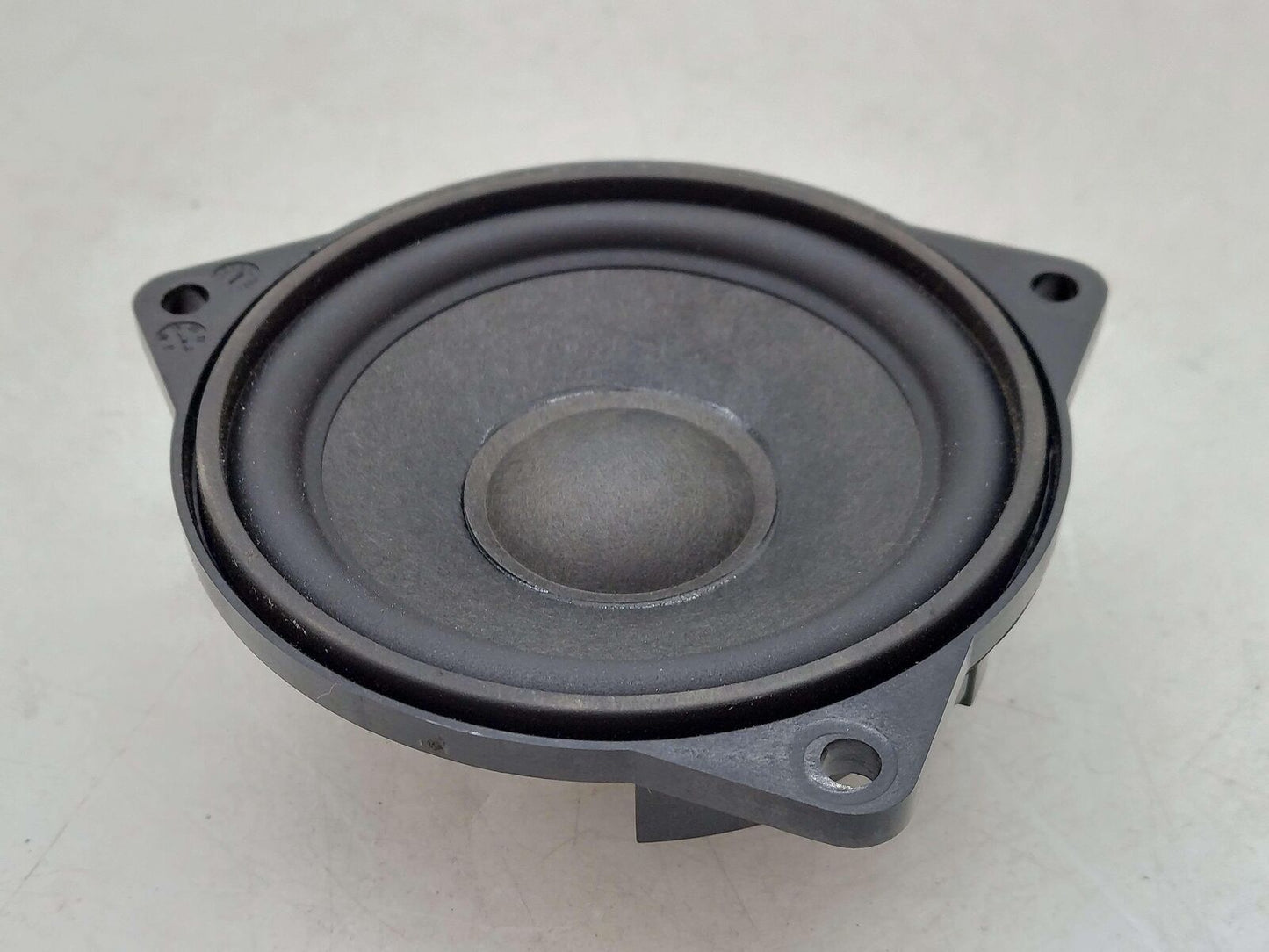 2017 MCLAREN 570S RIGHT SPEAKER QUARTER MOUNT 13M1030CP