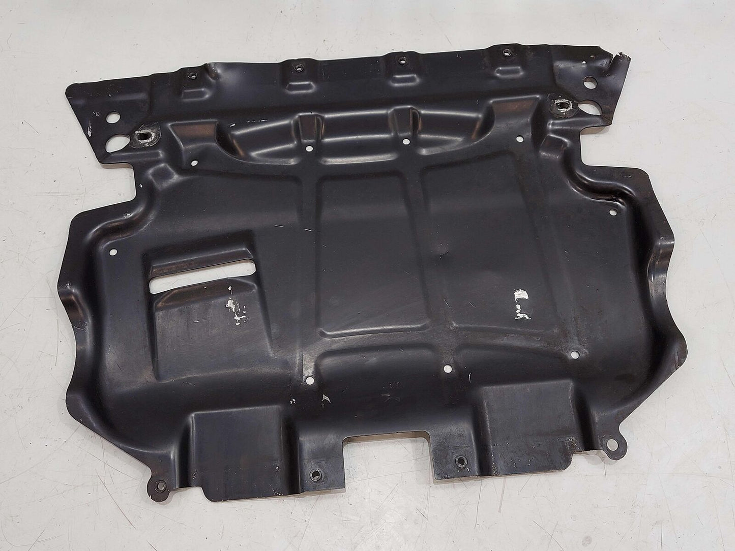 2019 Mercedes E63s AMG W213 Front Splash Guard Skid Plate A2135246500 *Broken*