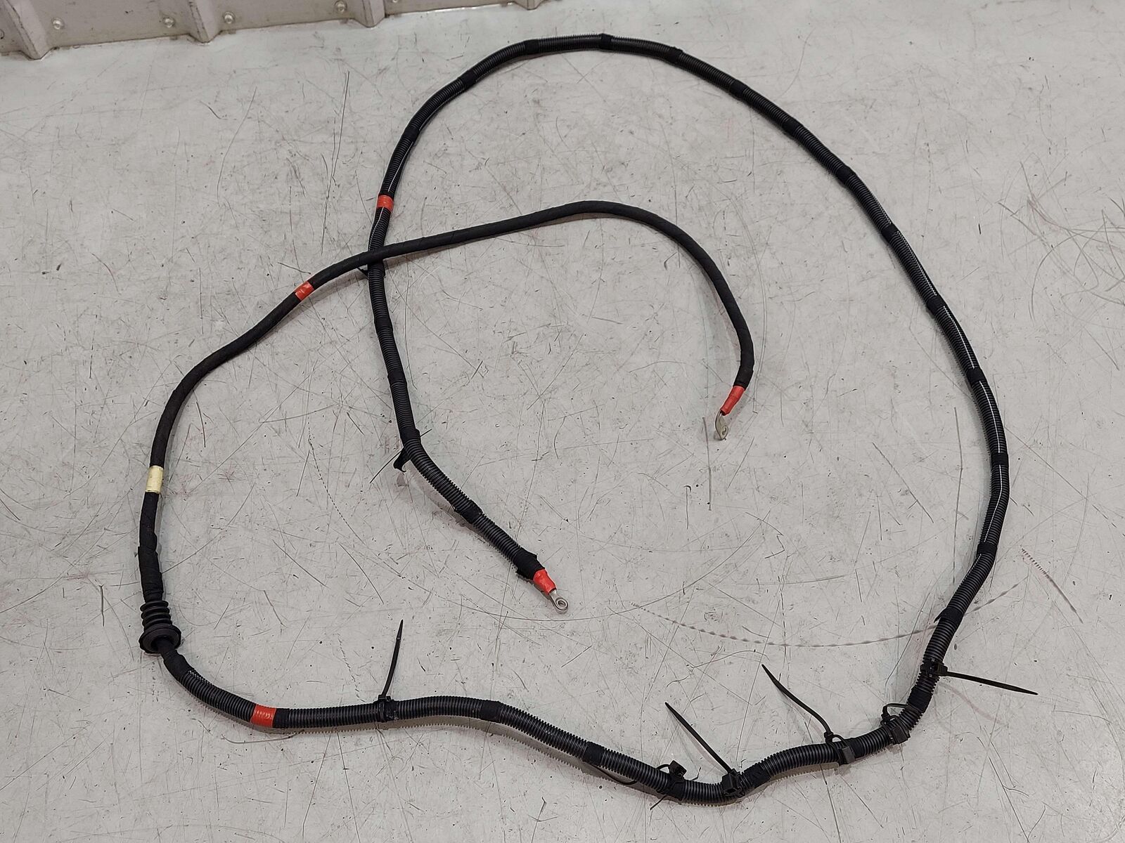 2010 Maserati GranTurismo S M145 Coupe BATTERY CABLE POSITIVE *CRACKED BOOT*