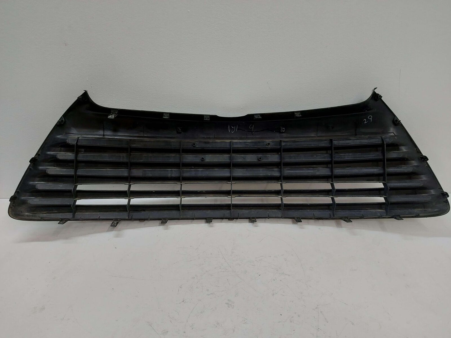 15-17 TOYOTA CAMRY GRILL GRILLE LOWER LE HYBRID 53112-06260 *NOTE