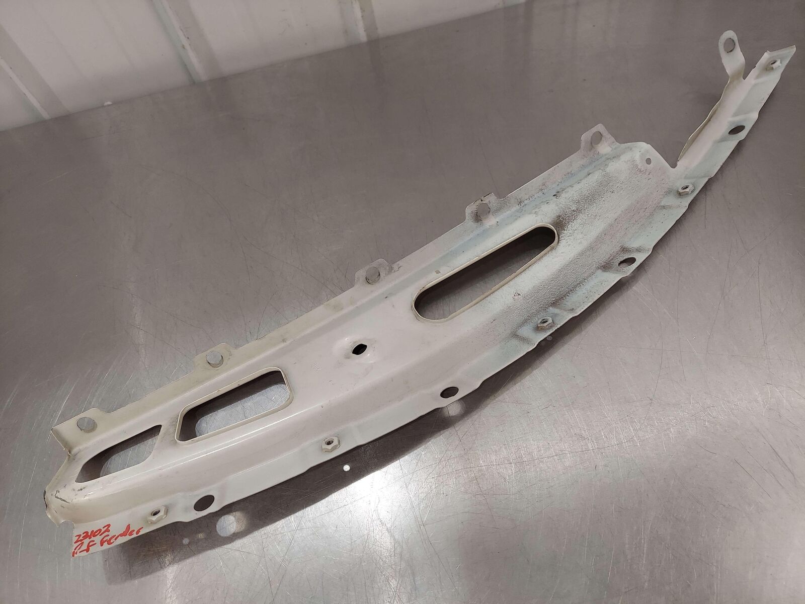 2010 MASERATI GRANTURISMO GT S RIGHT FENDER BRACKET