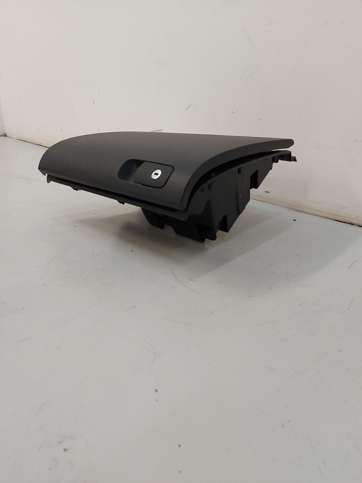 09-18 VW TIGUAN Glove Box Black 5M1857097Q 