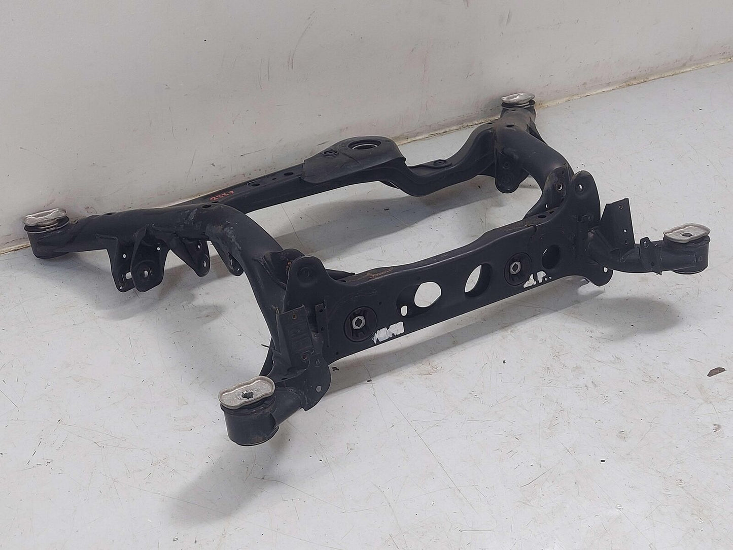 15-18 PORSCHE MACAN S 95B REAR SUB FRAME CROSSMEMBER CRADLE 95B505235D