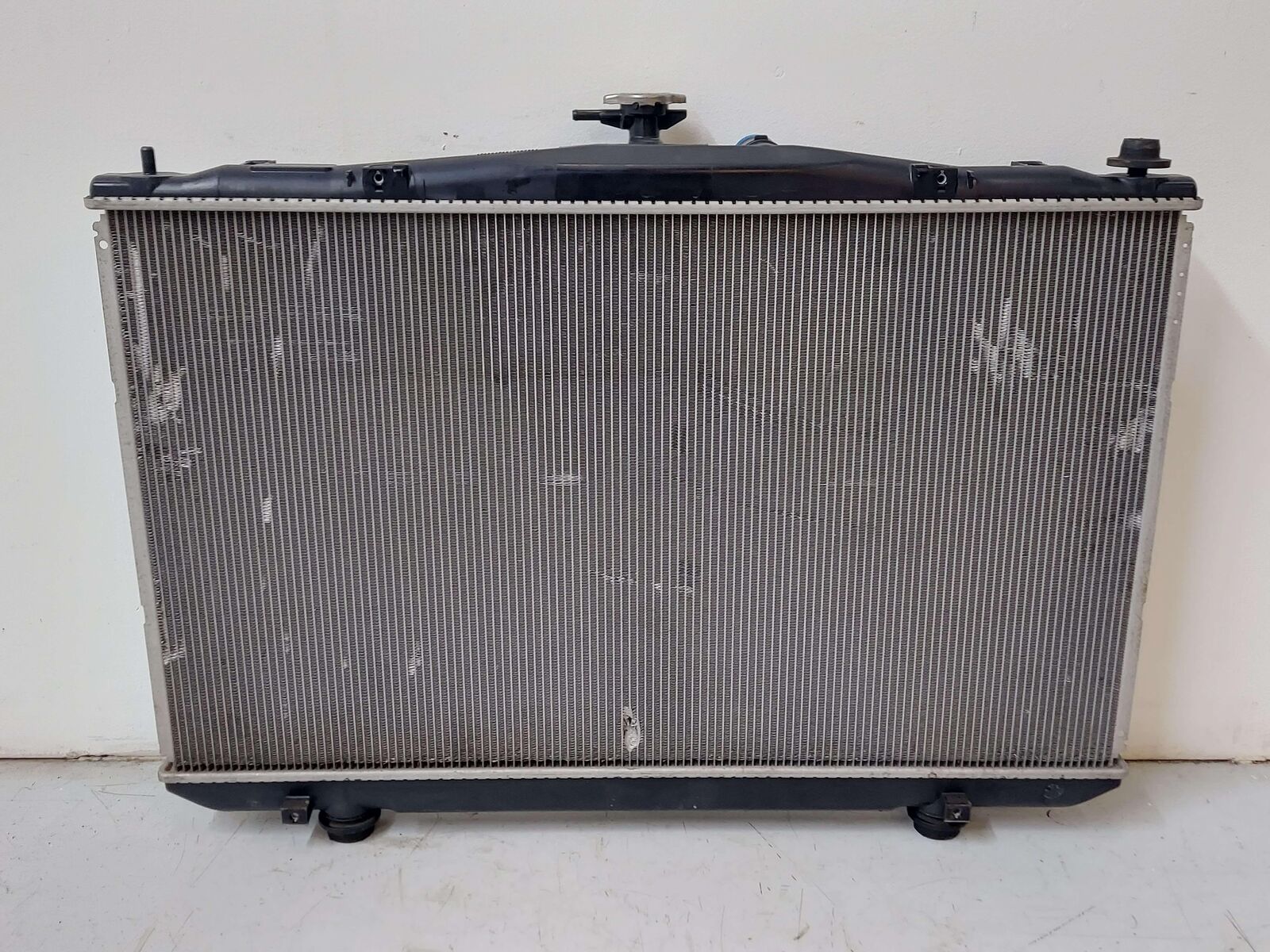 10-12 LEXUS RX450 HYBRID COOLANT RADIATOR 1604131630 *FINS BENT*