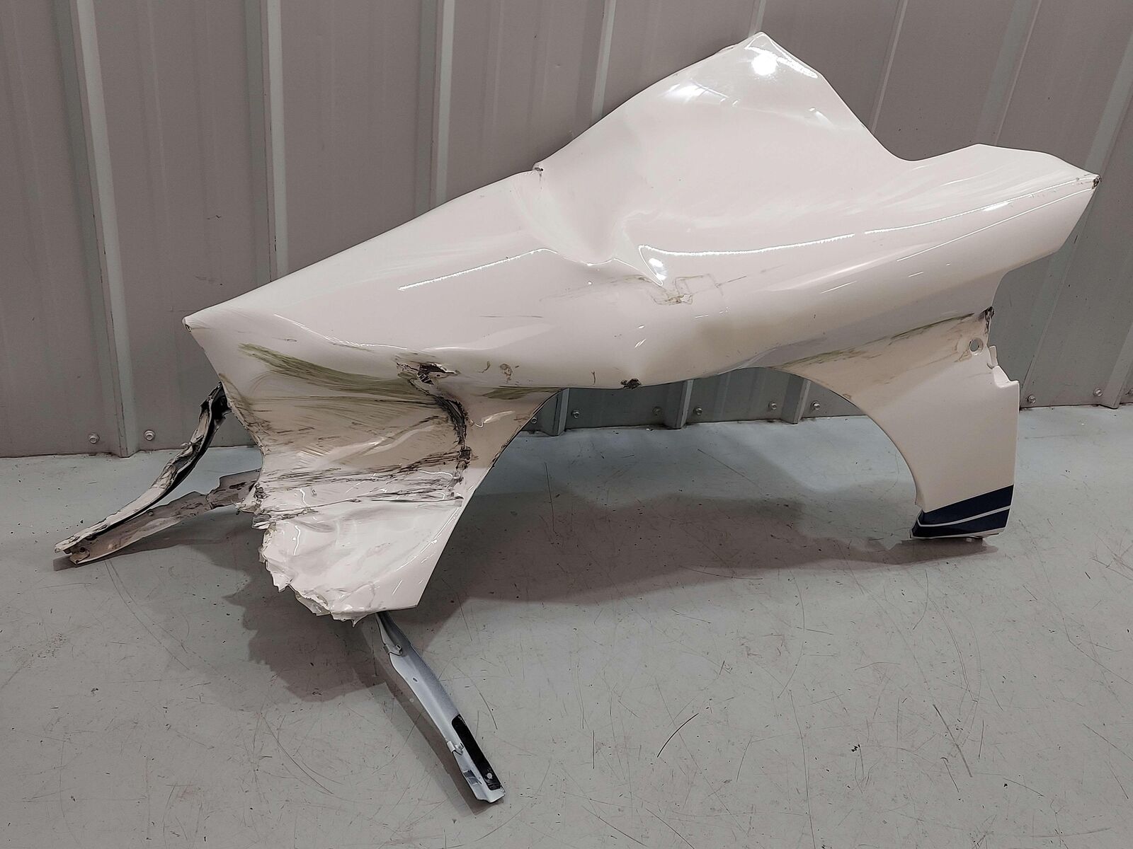 05-06 FORD GT GT40 SUPERCAR LH LEFT FENDER WHITE *DAMAGED CRUSHED MANGLED* OEM