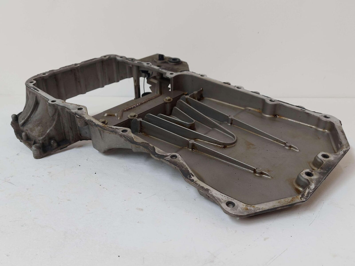 08-10 MERCEDES S63 AMG W221 UPPER OIL PAN A1560140702 4047021