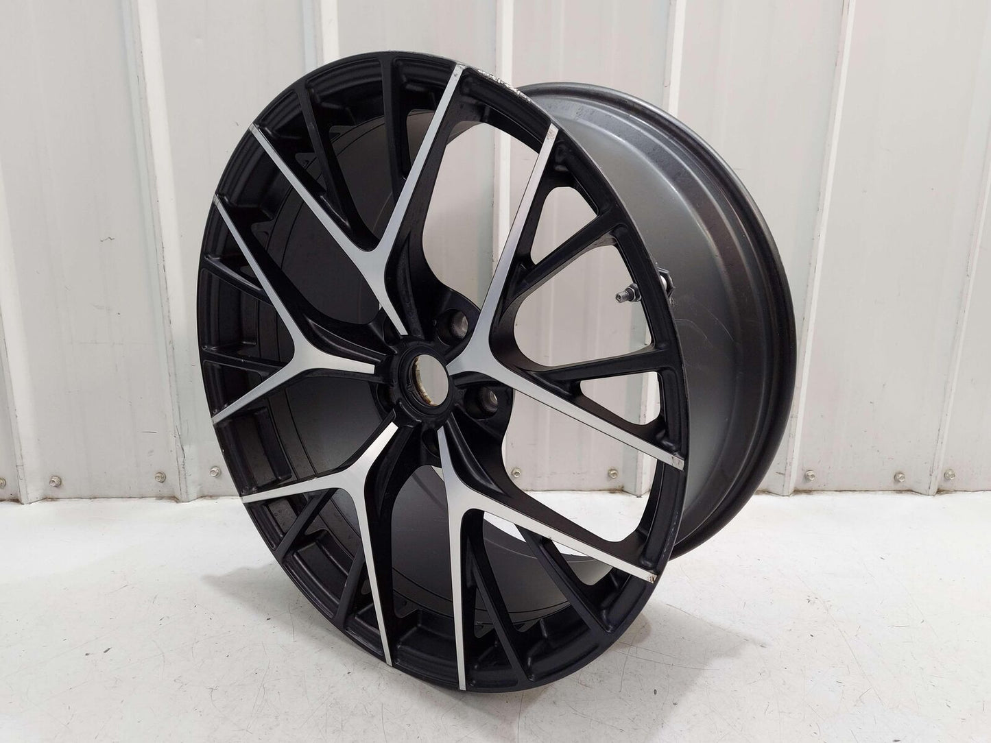 2024 ASTON MARTIN DB12 VOLANTE WHEEL RIM 21X9.5 ALLOY 20 SPOKE *NOTE