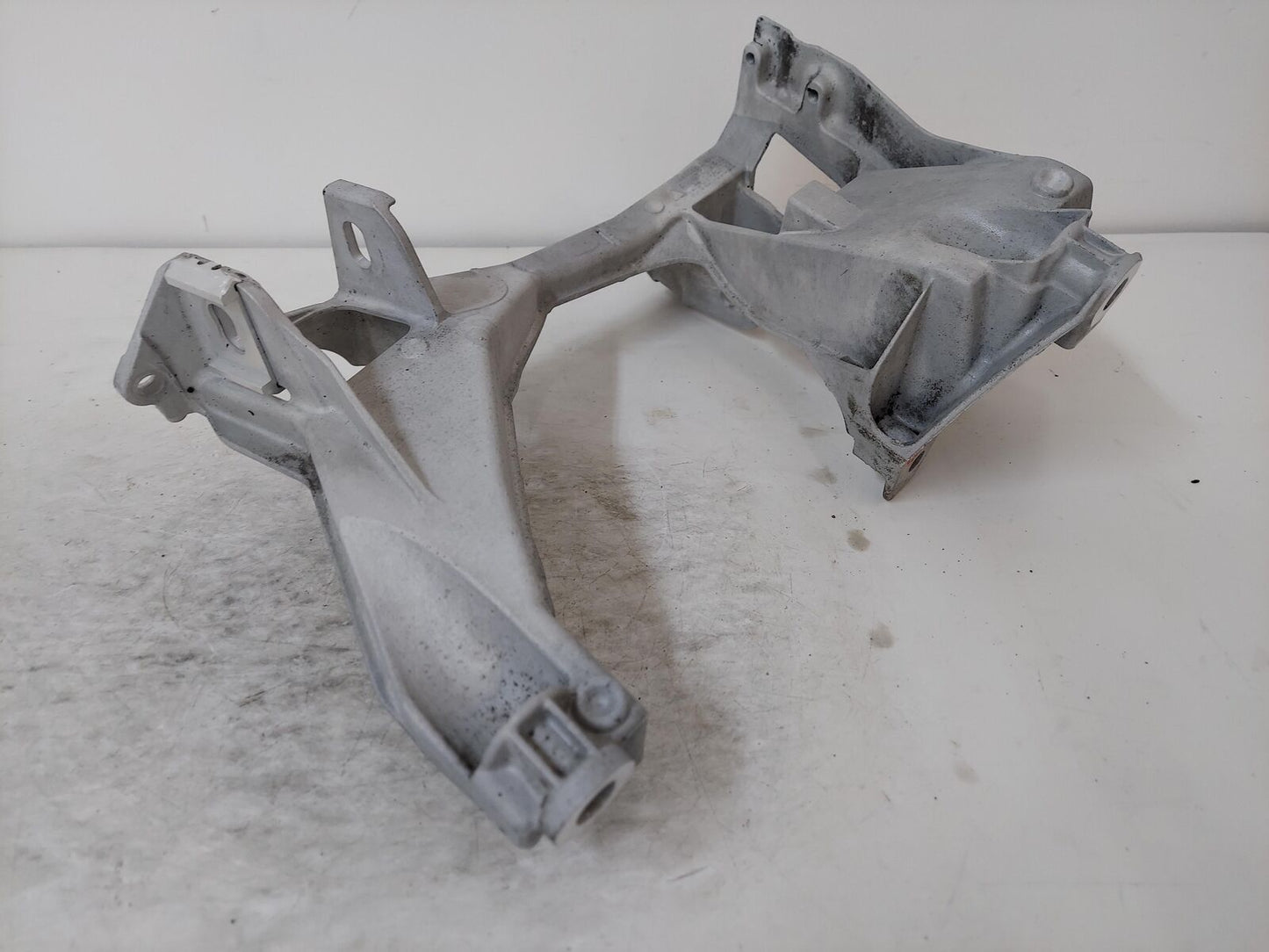 14-19 PORSCHE CAYMAN 718 REAR RIGHT SUB FRAME CROSSMEMBER SIDE END SECTION