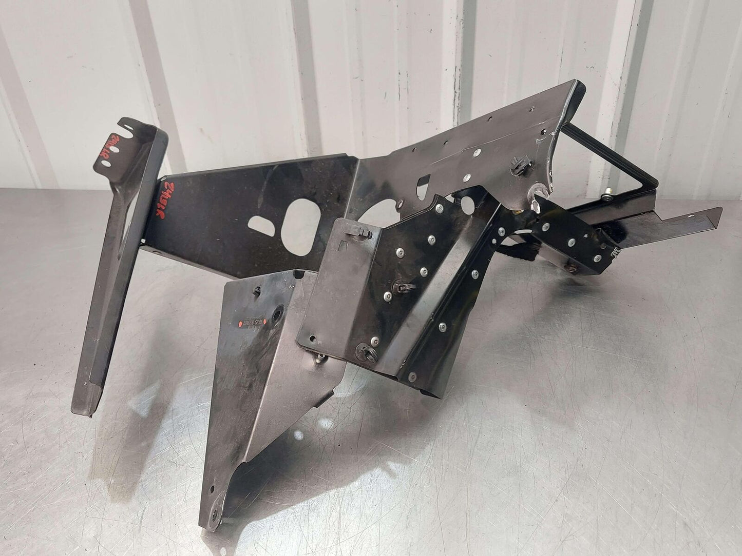 2016 MCLAREN 540C REAR LEFT QUARTER FRAME BRACKET MOUNT *NOTE