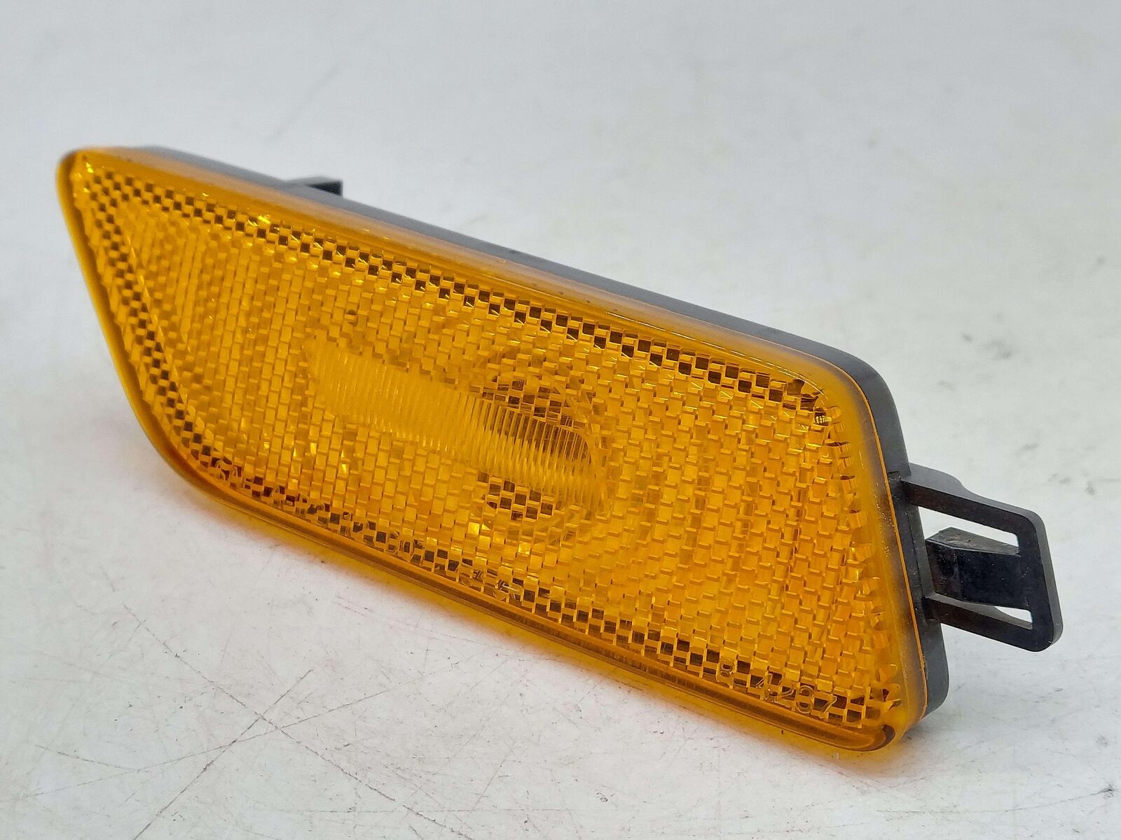 15-23 PORSCHE MACAN S 95B RIGHT SIDE MARKER LAMP 95B945120 *GOUGED LENS*