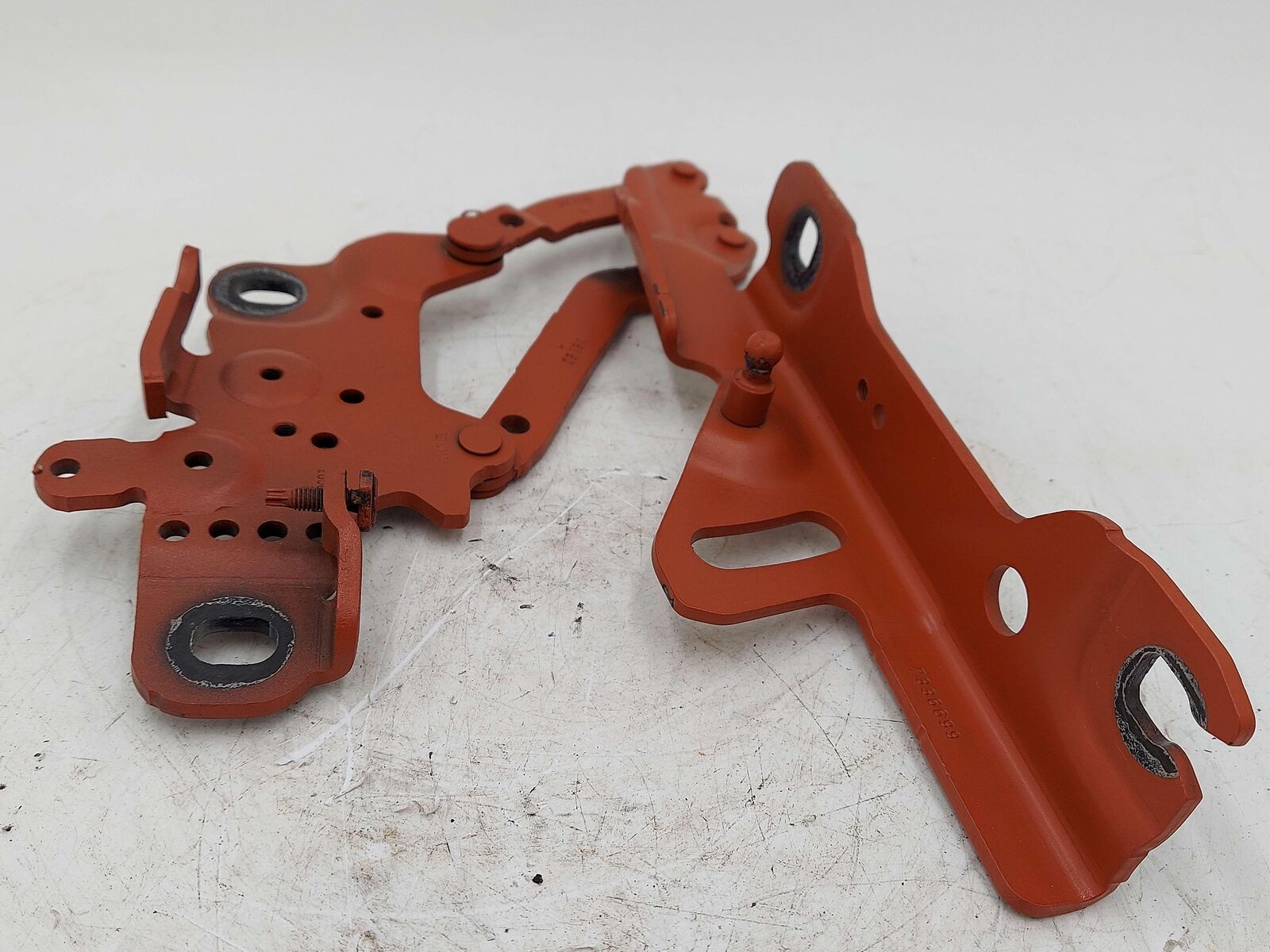 15-20 BMW M4 F82 LEFT HOOD HINGE SAKHIR ORANGE WB50 13989610 7336699 OEM