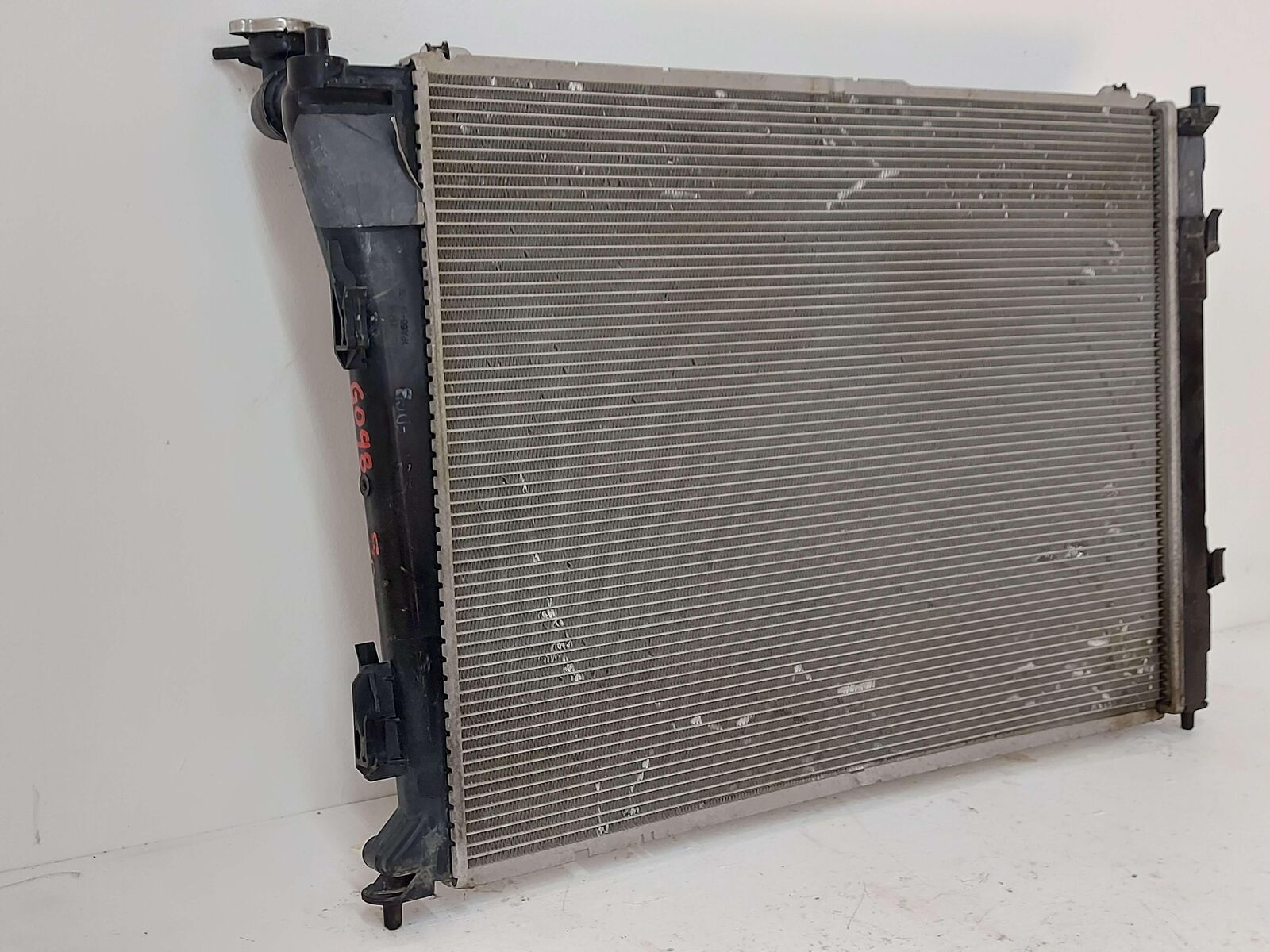 11-13 HYUNDAI SONATA COOLANT RADIATOR 2.4L AT AUTO 253103Q500 *FINS BENT*