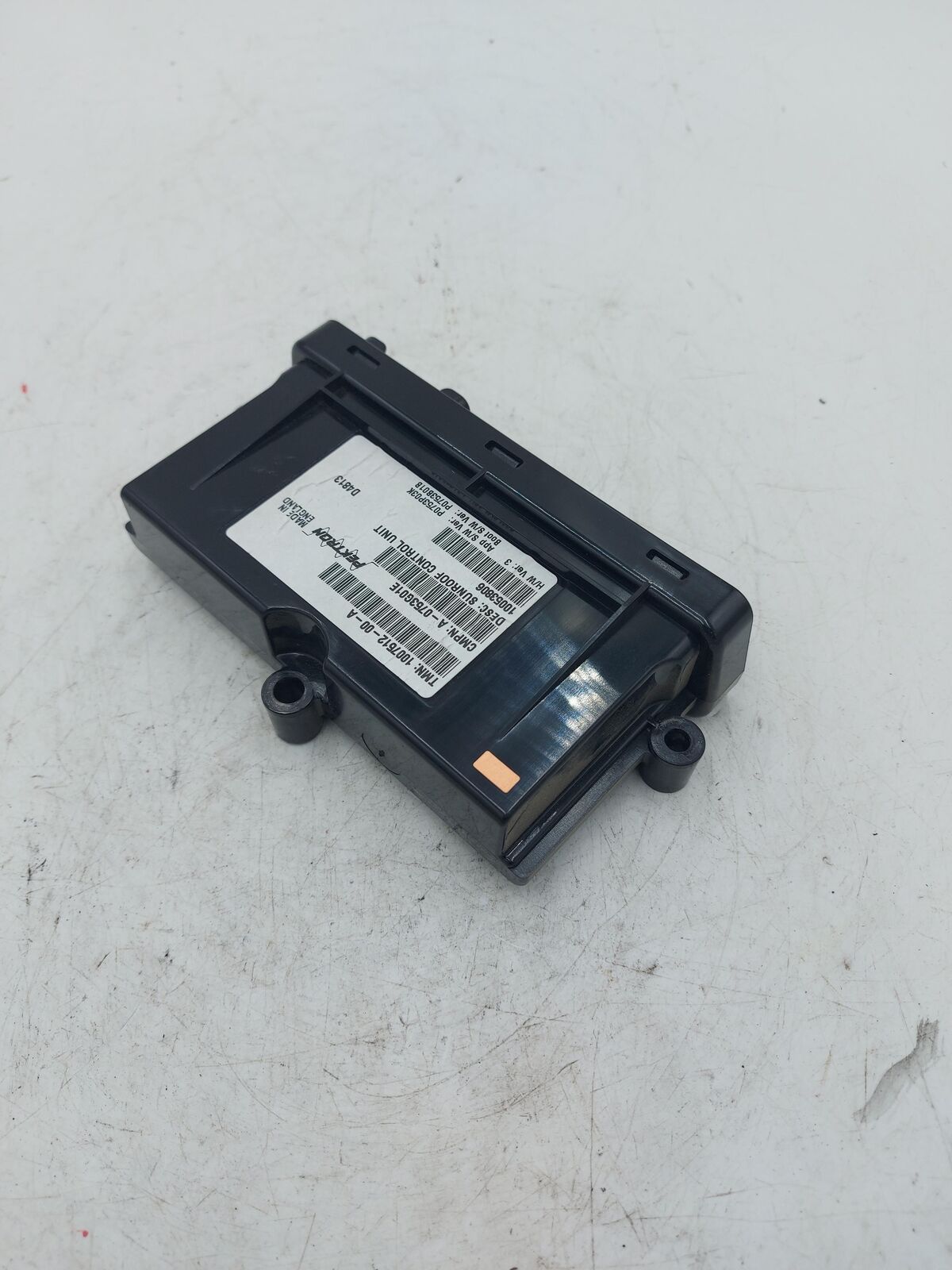 14 TESLA S 1007512-00-a Sunroof Control Module