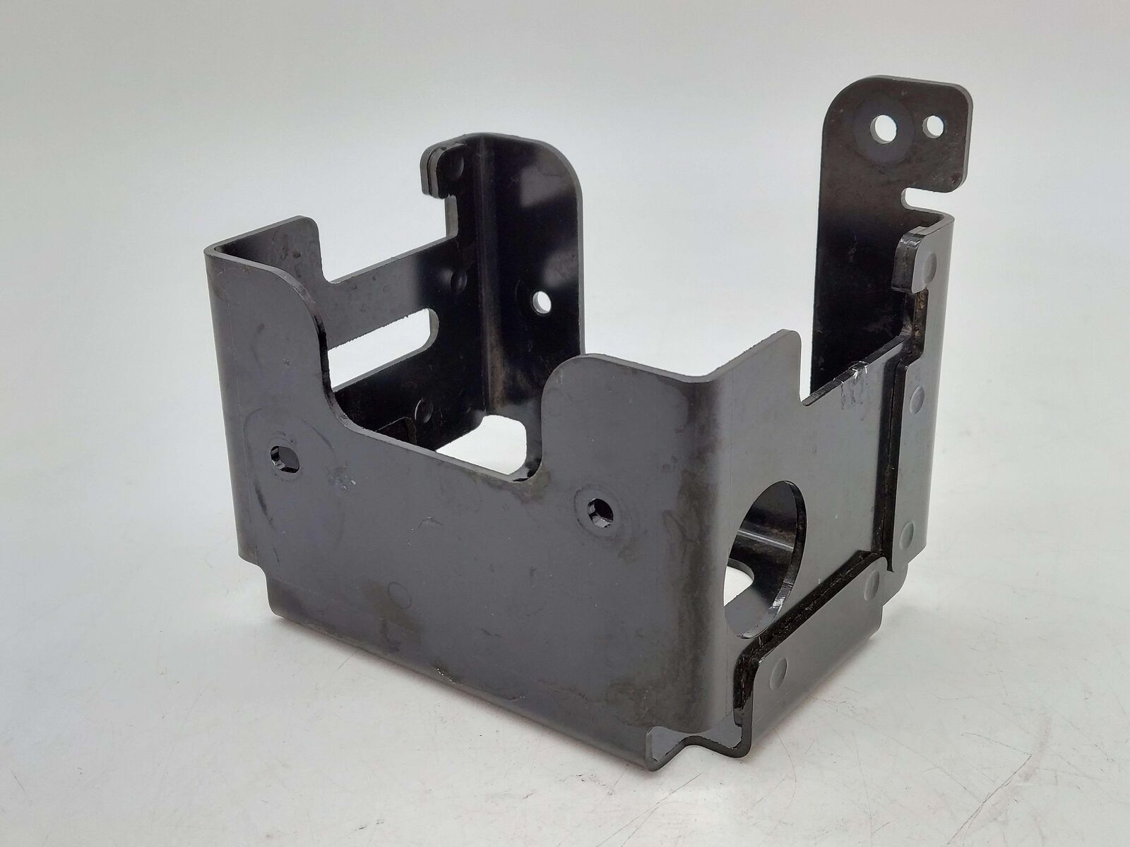 2021 MCLAREN GT VACUUM PUMP BRACKET 22CA132GP 01