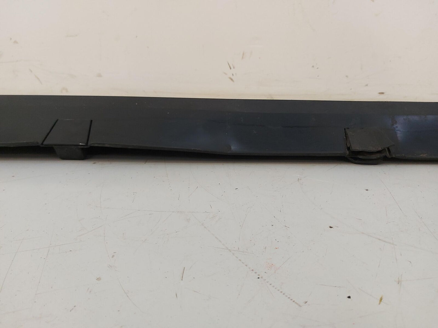 2017 TESLA X Right Rocker Moulding Rh Black 1034219-00-b *Damaged*