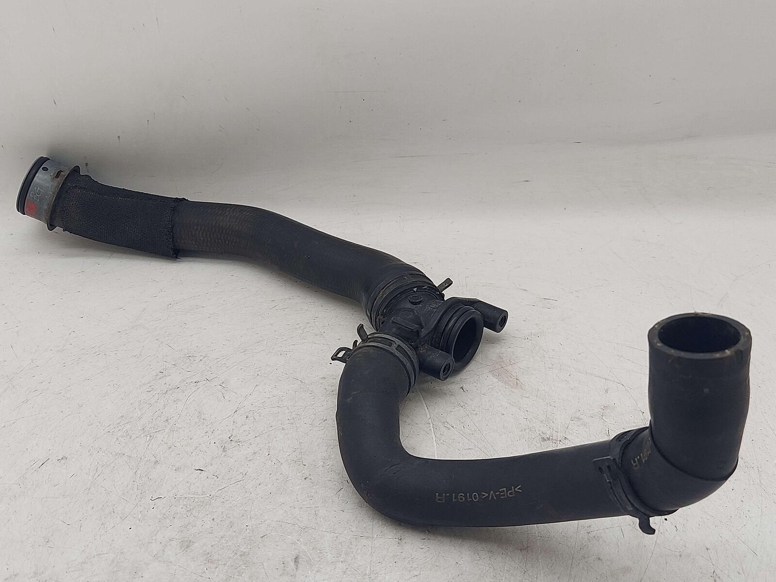 2014 PORSCHE 911 991 GT3 3.8L FRONT RIGHT RADIATOR HOSE 99110663601 99110664881