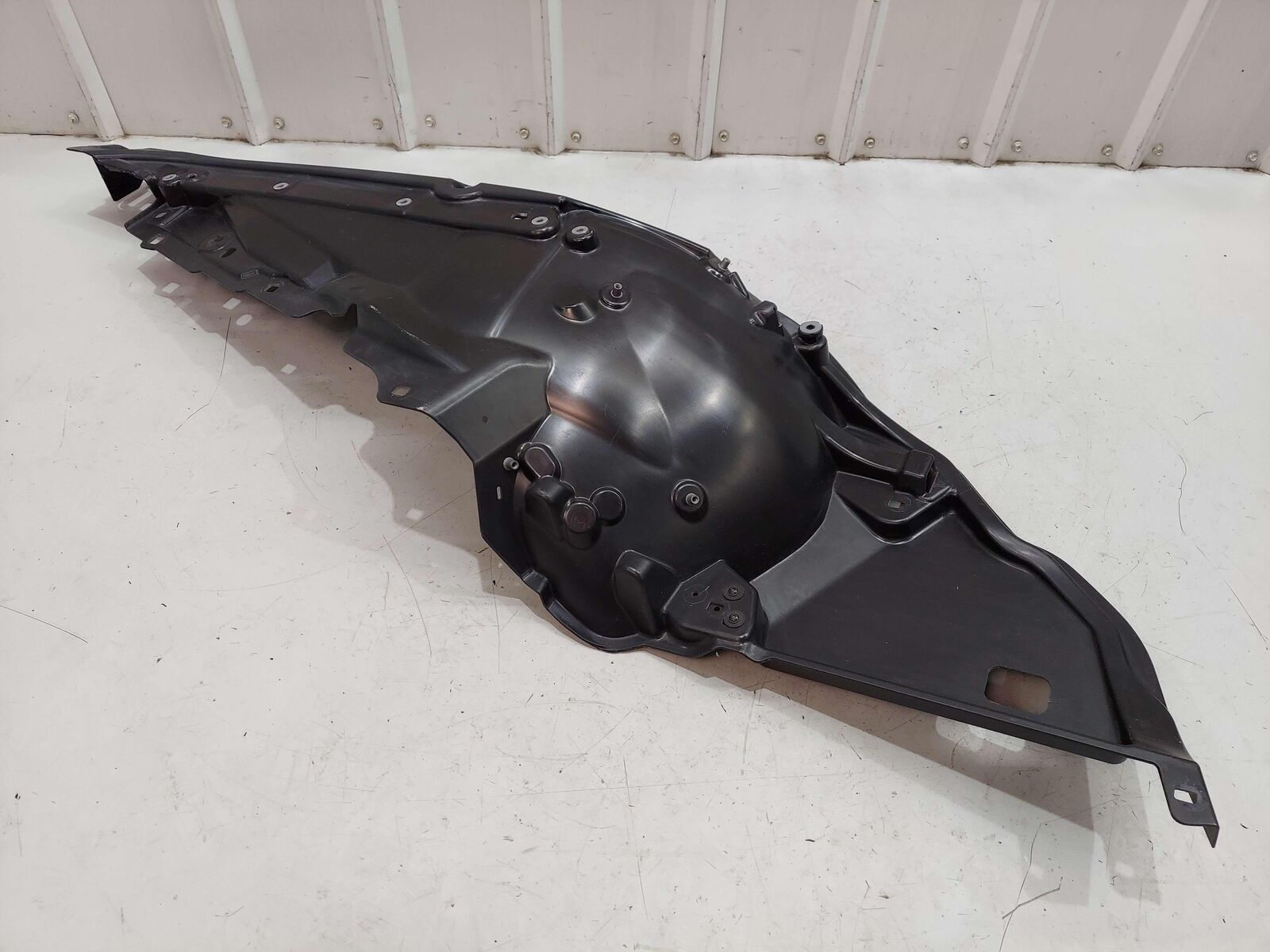 2024 ASTON MARTIN DB12 VOLANTE FRONT LEFT FENDER CARRIER LINER BLACK *CRACKED*