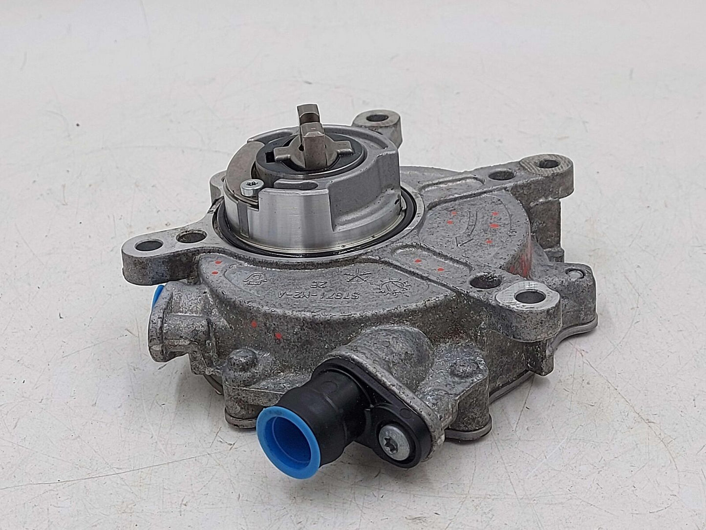 12-21 MERCEDES C43 3.0L ENGINE BRAKE VACUUM PUMP A2760102914 A2762300265