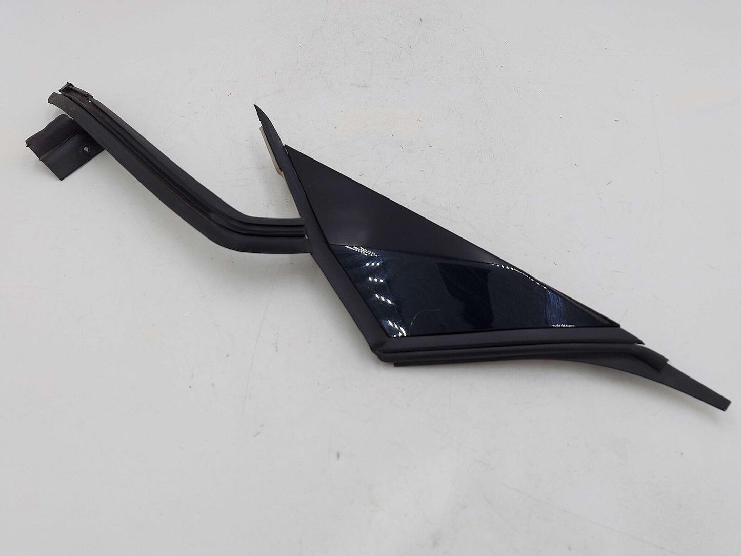 2023 McLaren Artura LH Left Fender / Door Trim *scratched* Trim Black 16AF008CP