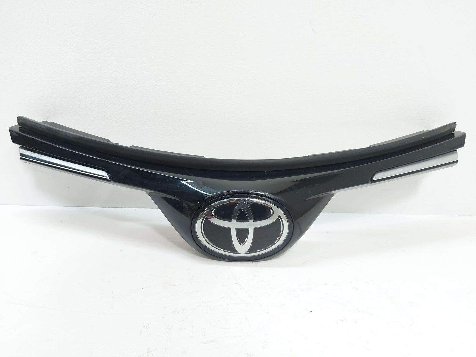 16-18 TOYOTA RAV-4 GRILL GRILLE W/ CRUISE CONTROL RADAR SENSOR *NOTE