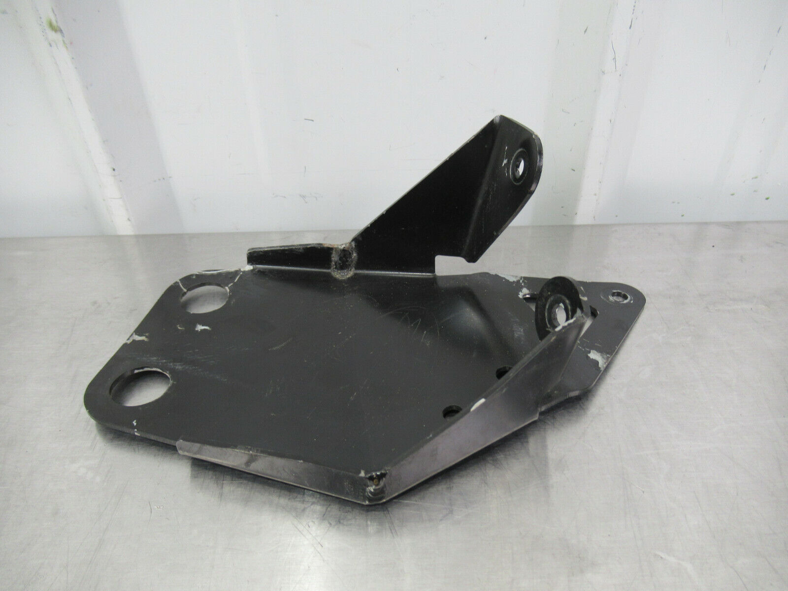 T020 2016 16 MCLAREN 570S RH RIGHT UPPER RADIATOR MOUNT BRACKET #22 13L0206CP