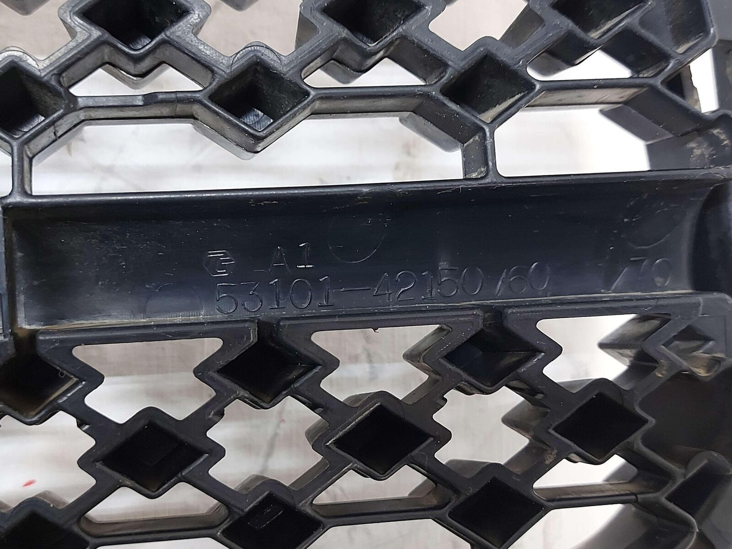 06-08 TOYOTA RAV-4 GRILL GRILLE 53101-42150 *PITTING SCUFFS SCRATCHES*