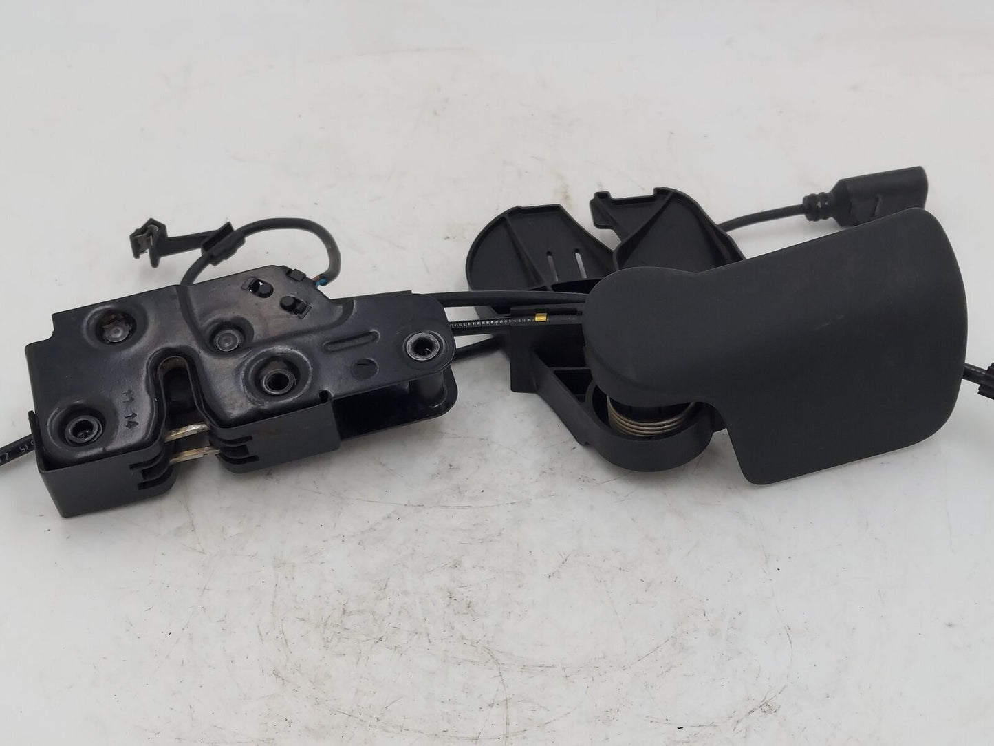 2015 AUDI S5 Hood Latch With Cable And Release Handle *Scuffs* 8K0823509F