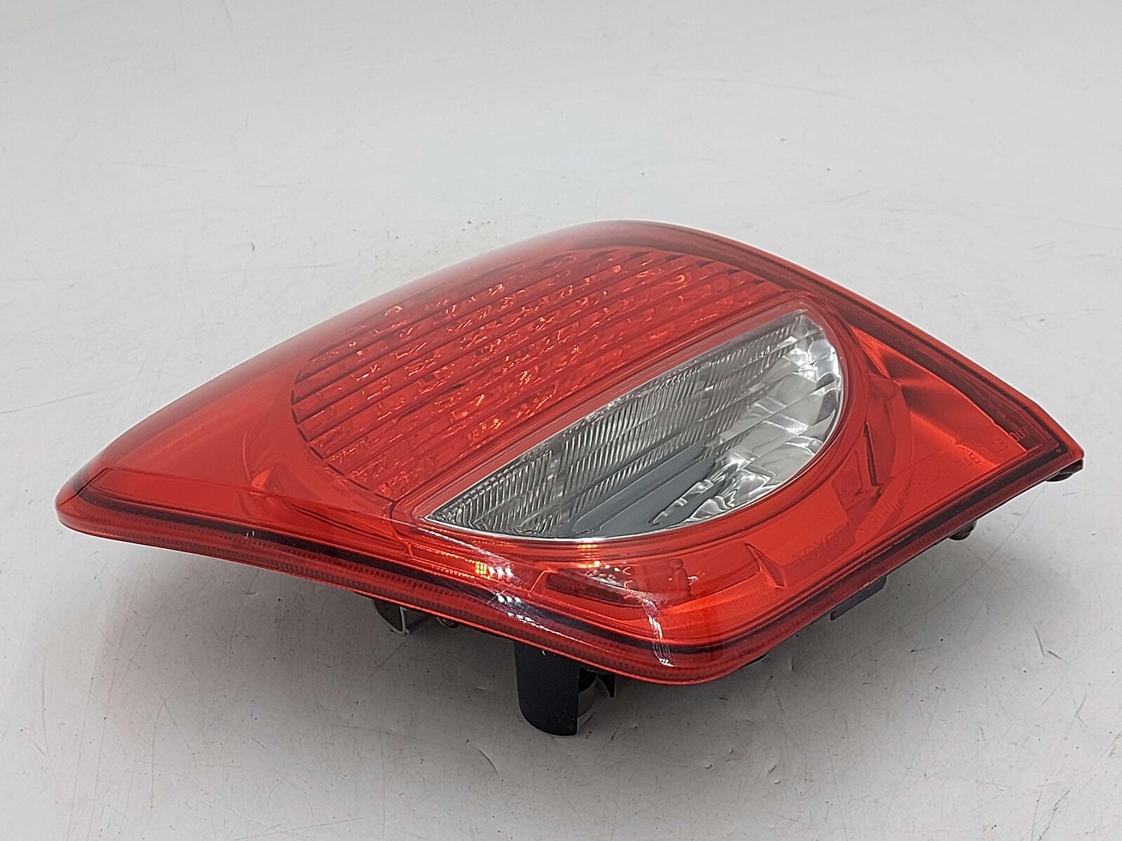 08-17 TOYOTA SEQUOIA RIGHT INNER TAIL LIGHT LAMP 815800C030