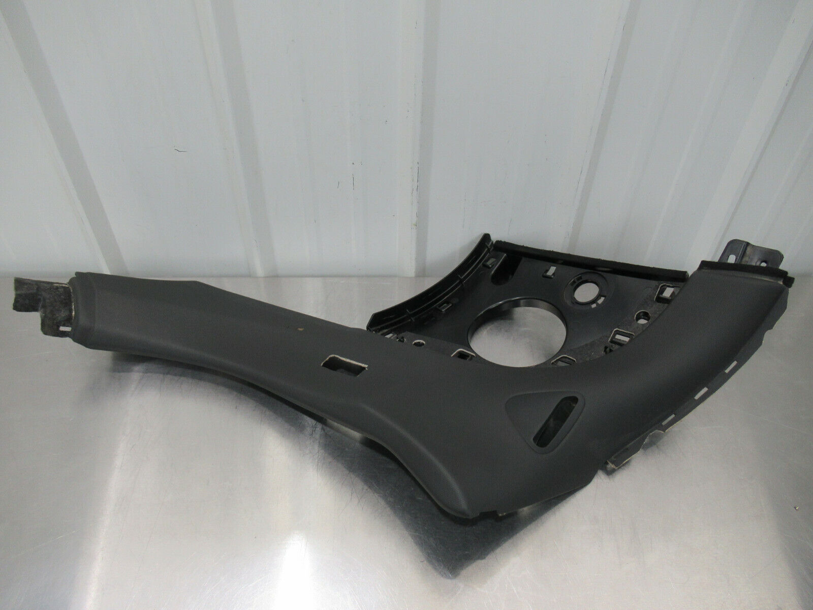 T081 2009 09 AUDI R8 LH LEFT REAR QUATER TRIM PANEL COVER 420867035