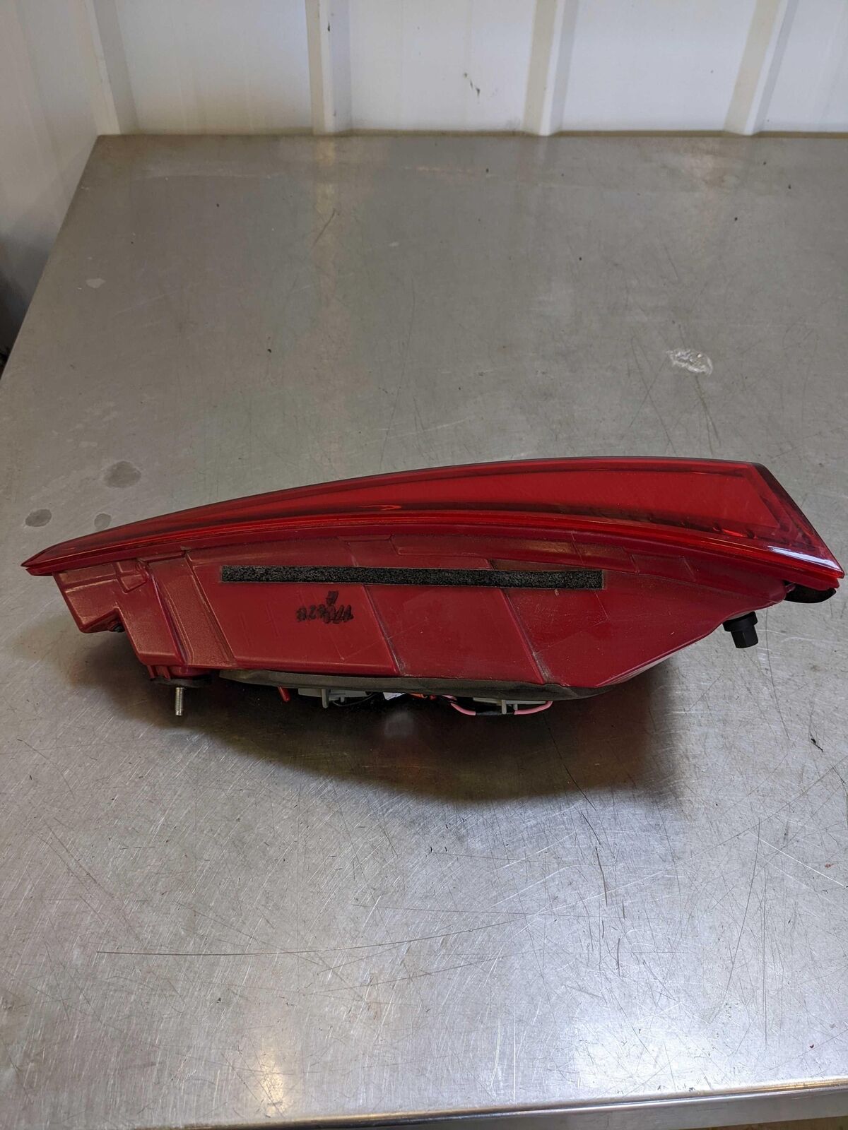 16-18 HYUNDAI TUCSON LH LEFT TAIL LIGHT INCANDESCENT